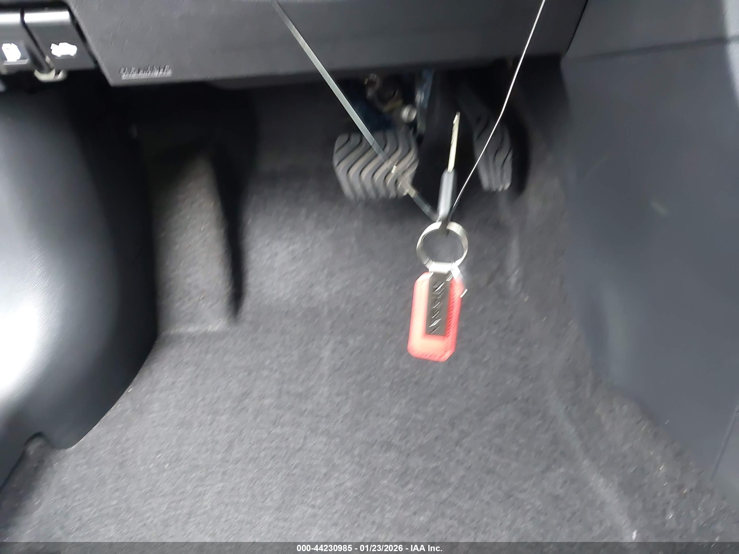 NISSAN VERSA image 11