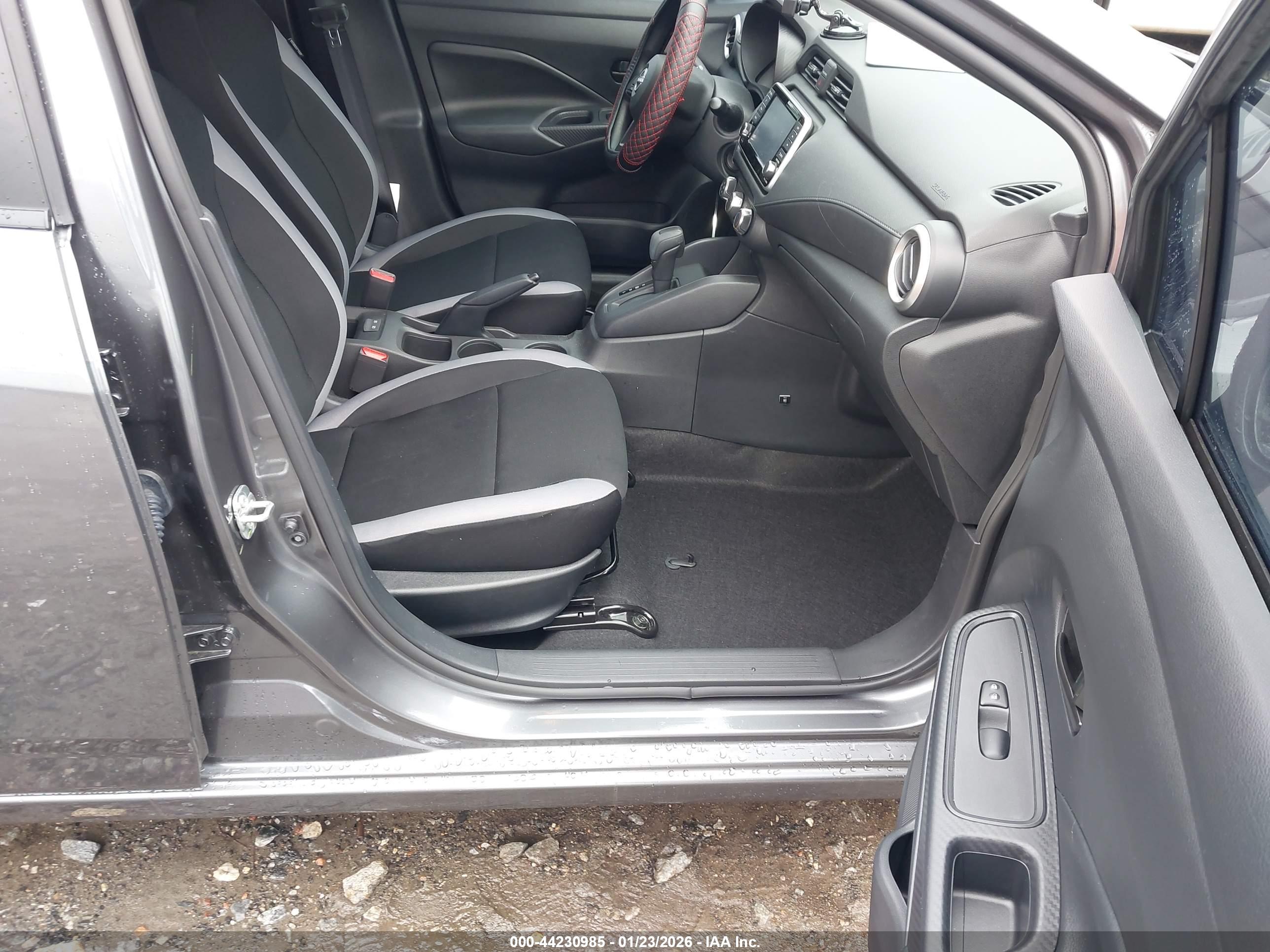 NISSAN VERSA image 5