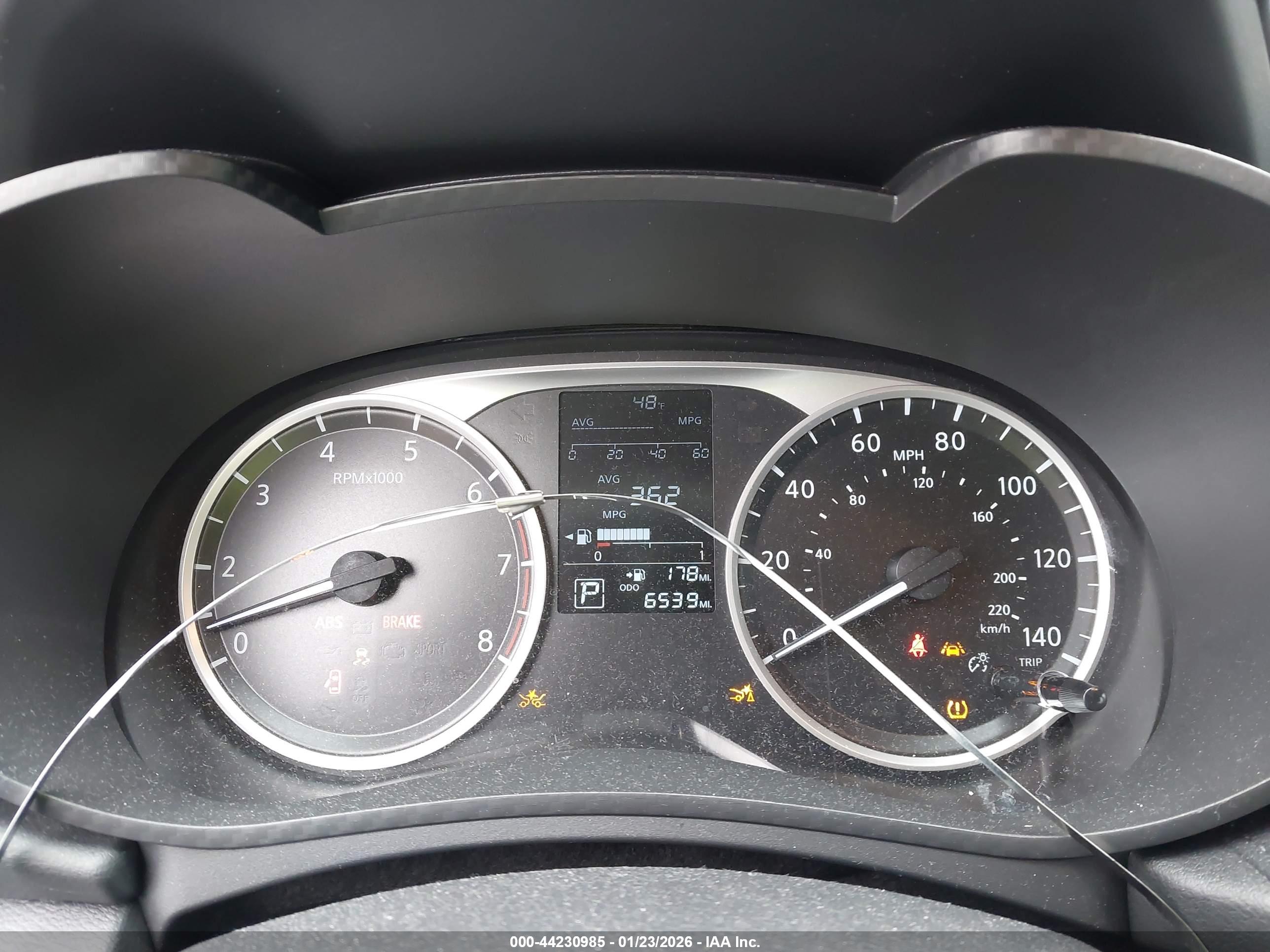 NISSAN VERSA image 7