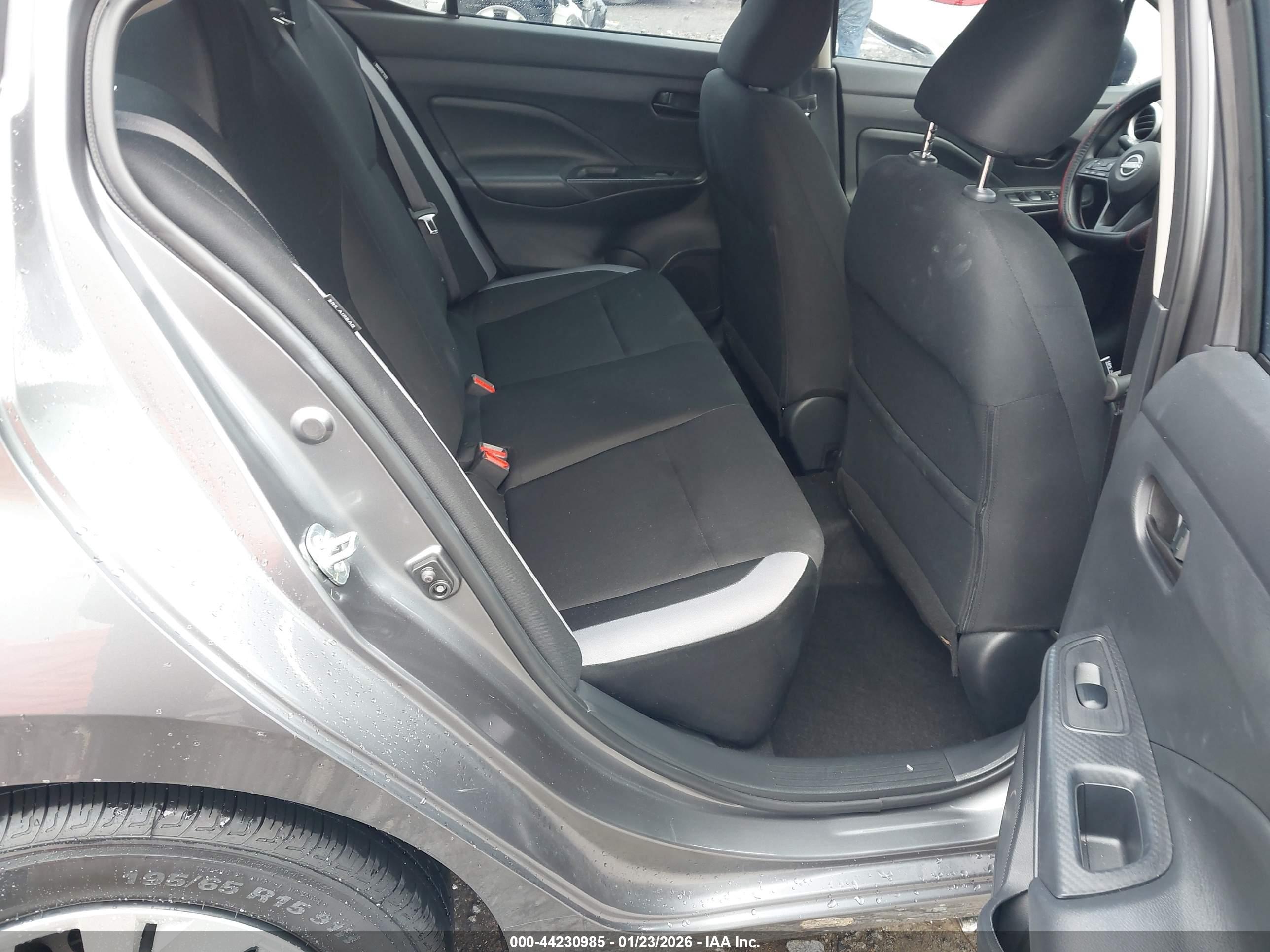 NISSAN VERSA image 8