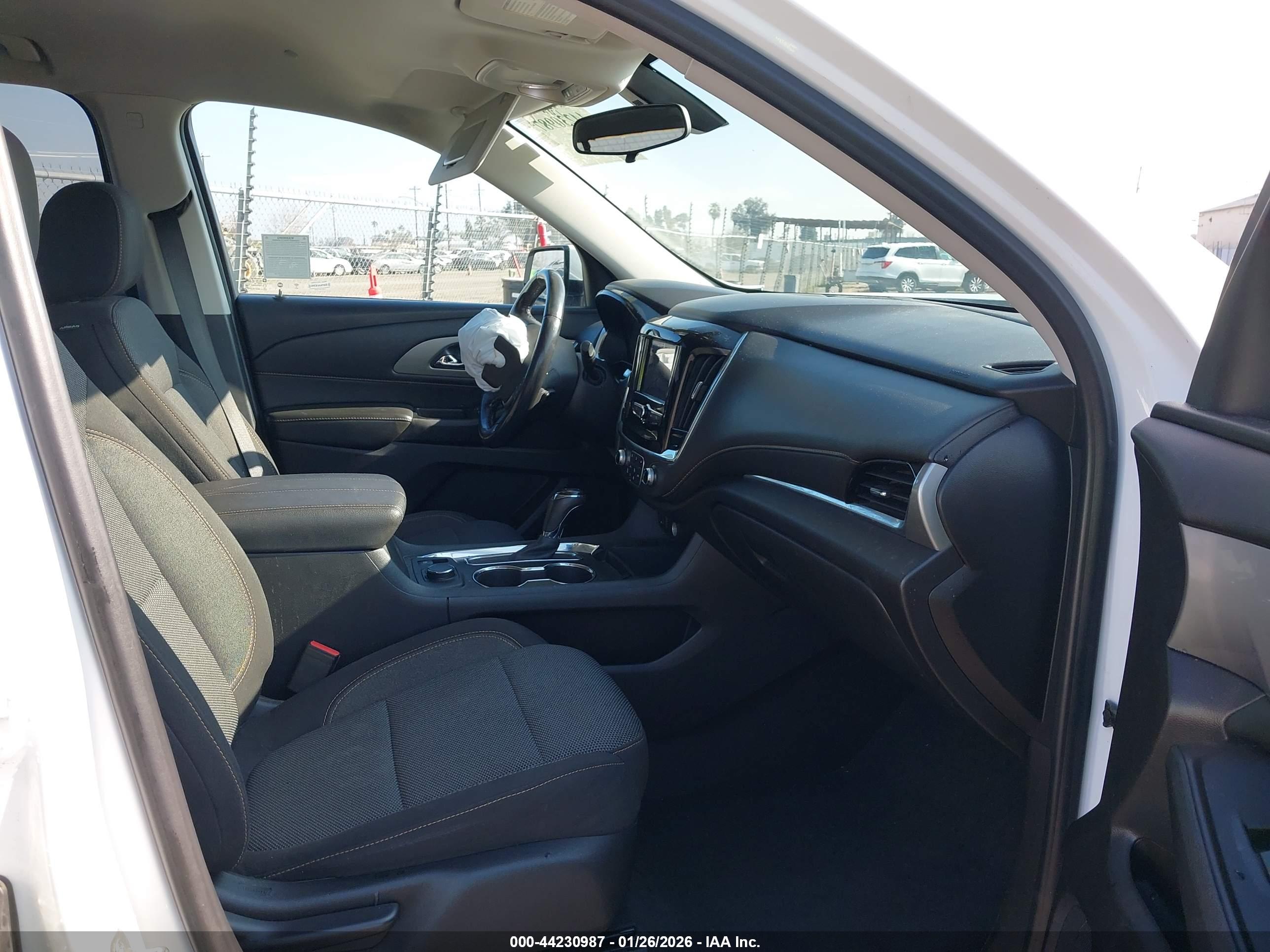 CHEVROLET TRAVERSE image 5