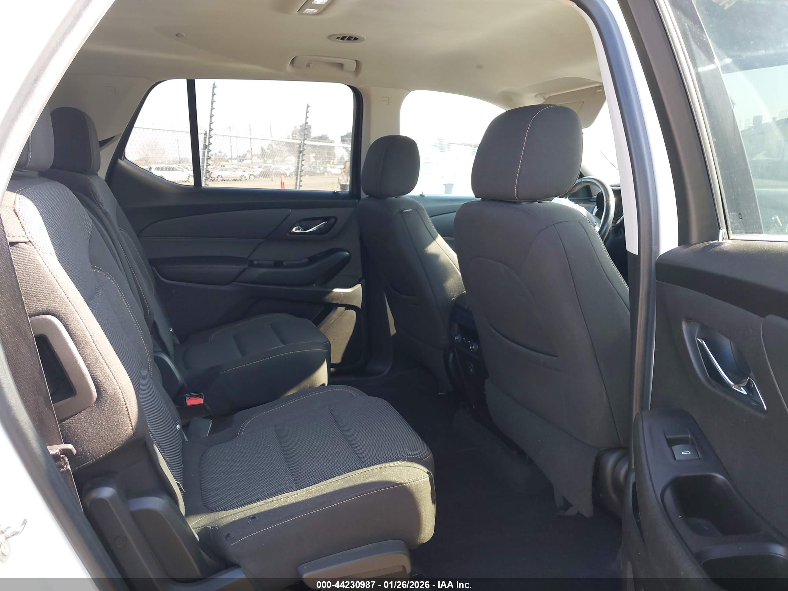 CHEVROLET TRAVERSE image 8
