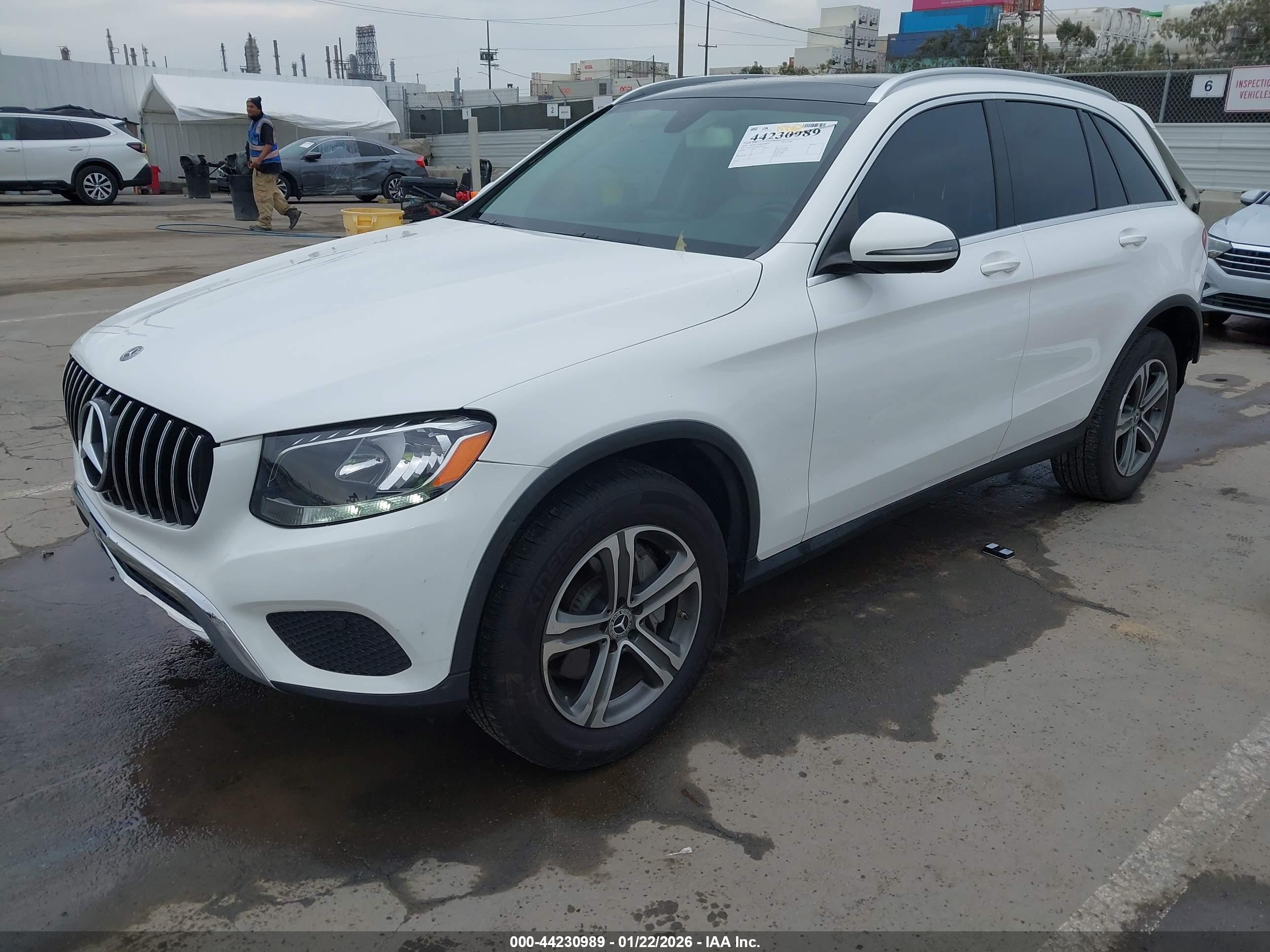 MERCEDES-BENZ GLC image 2