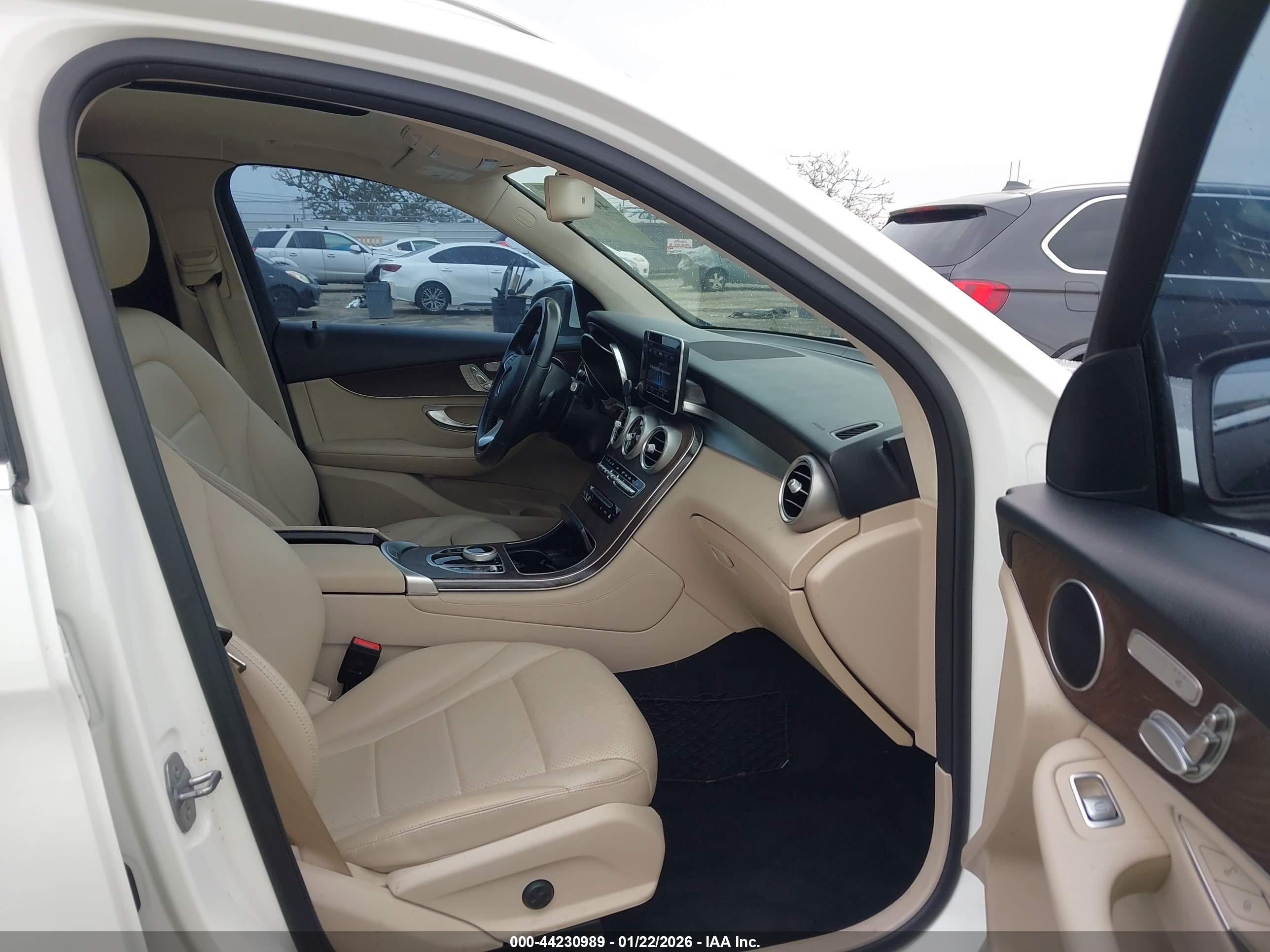 MERCEDES-BENZ GLC image 5