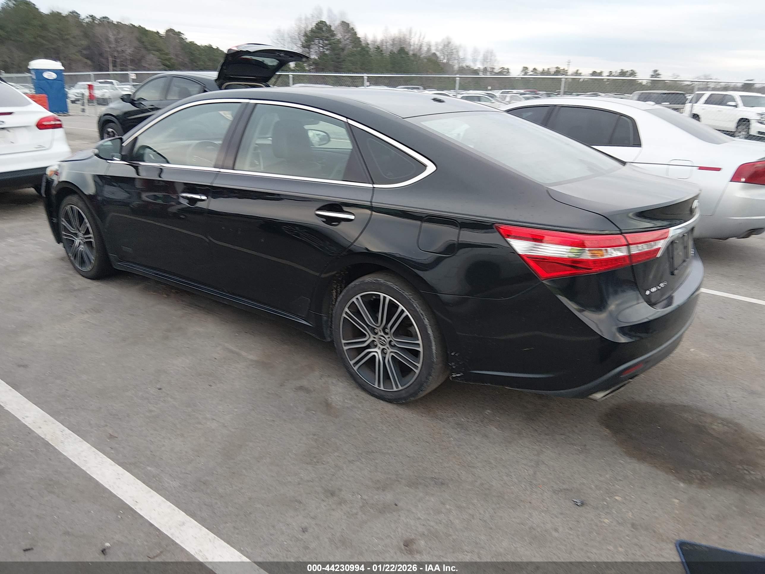 TOYOTA AVALON image 3