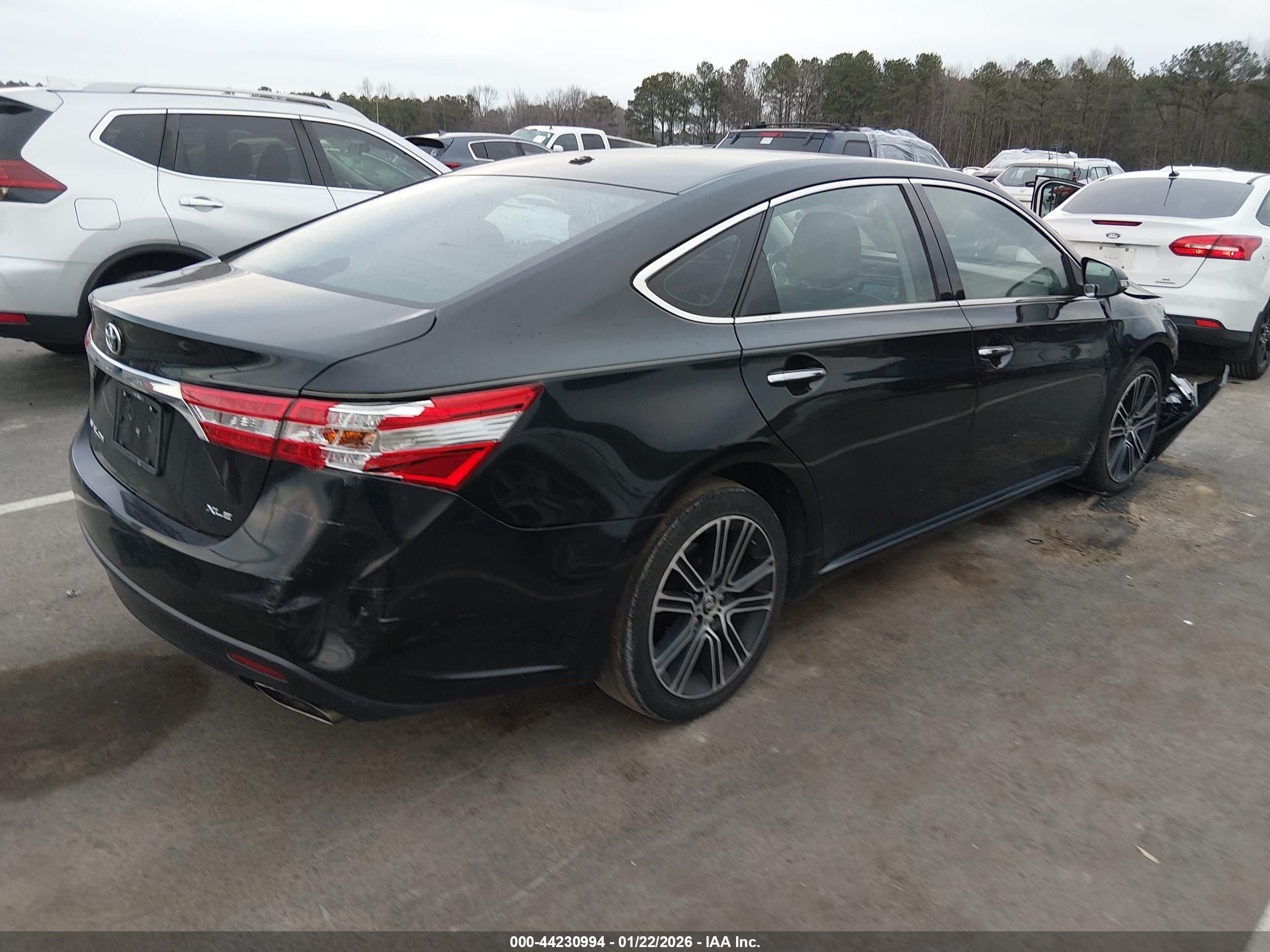 TOYOTA AVALON image 4