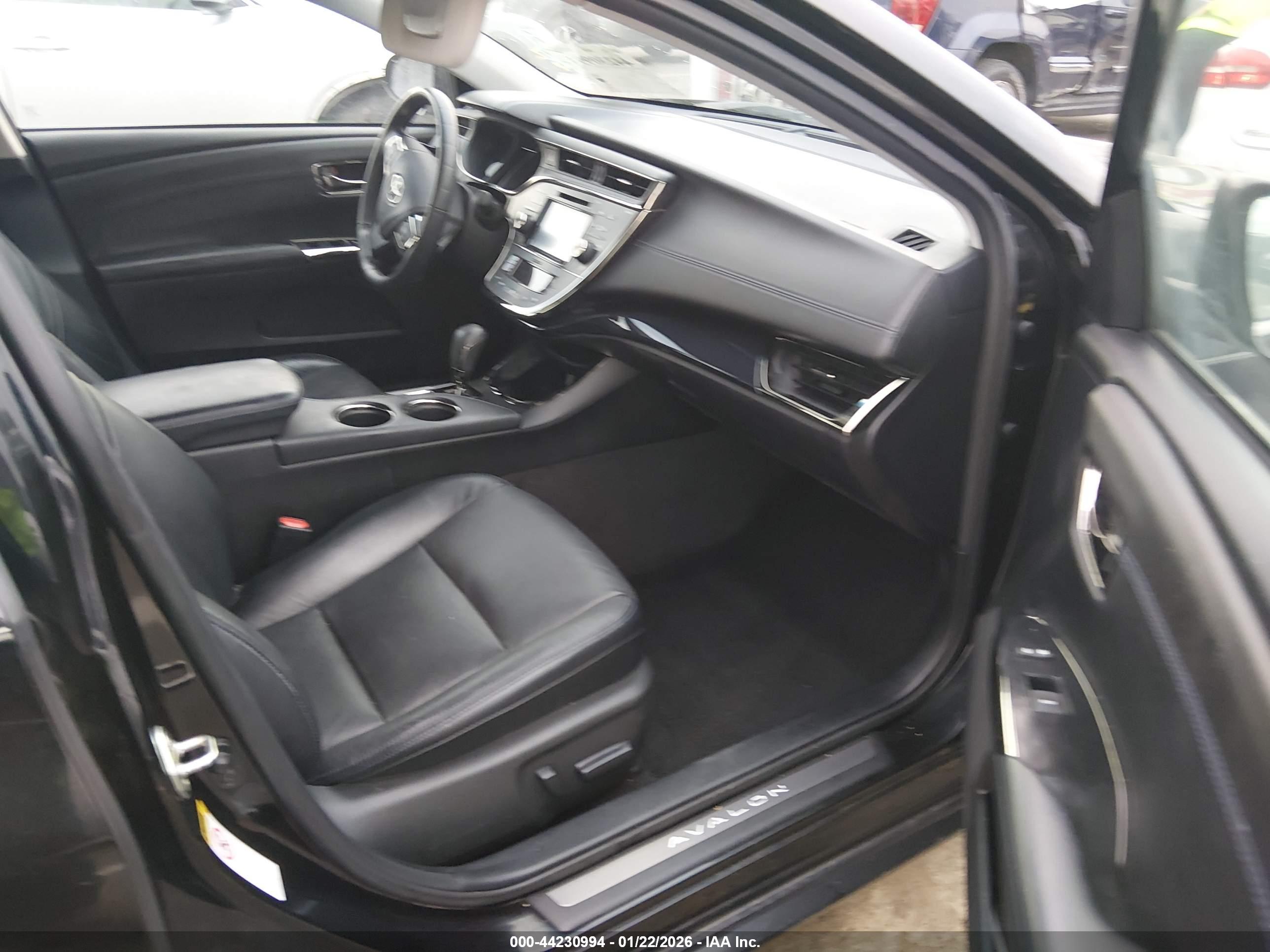 TOYOTA AVALON image 5