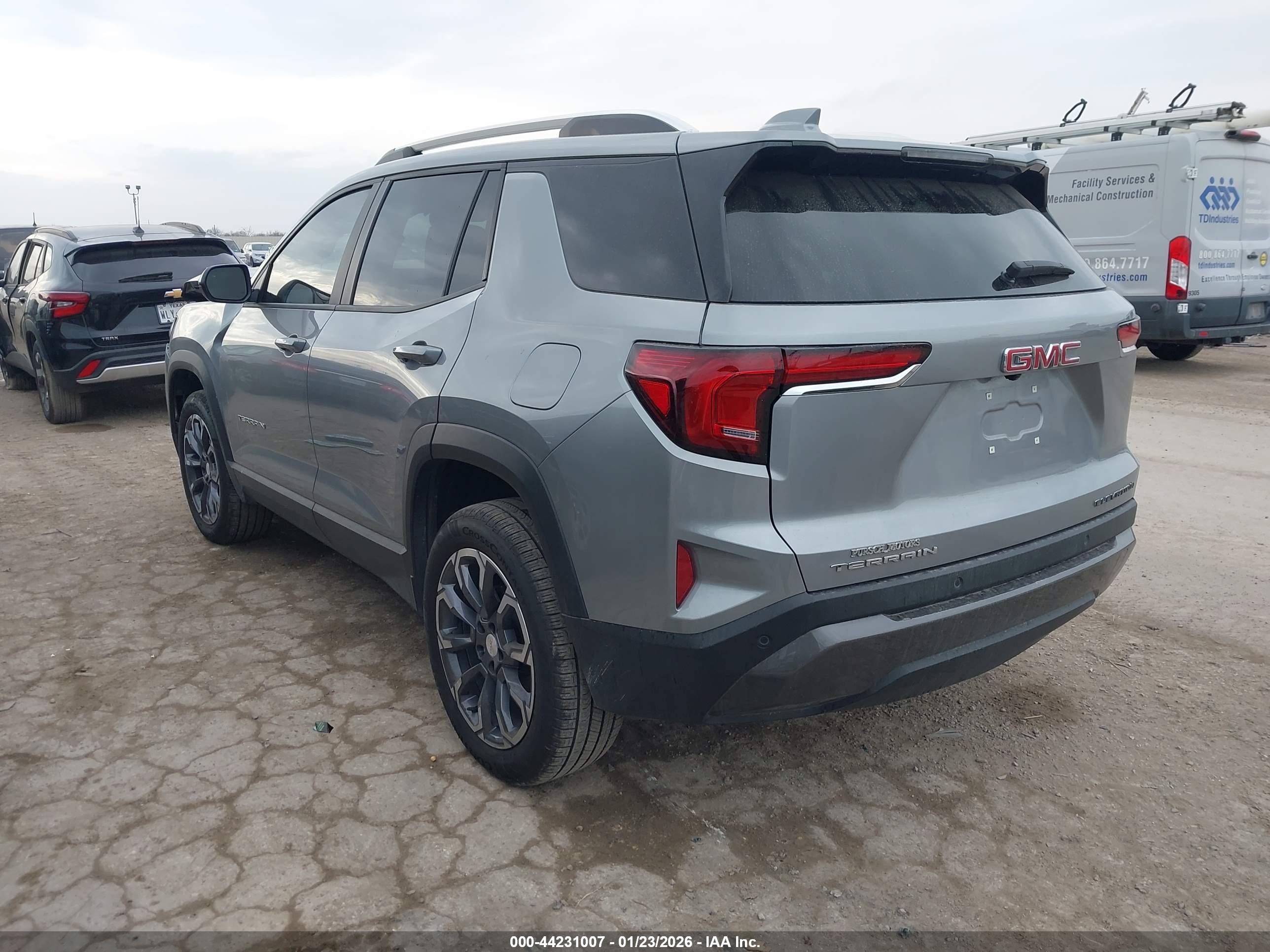 GMC TERRAIN image 3