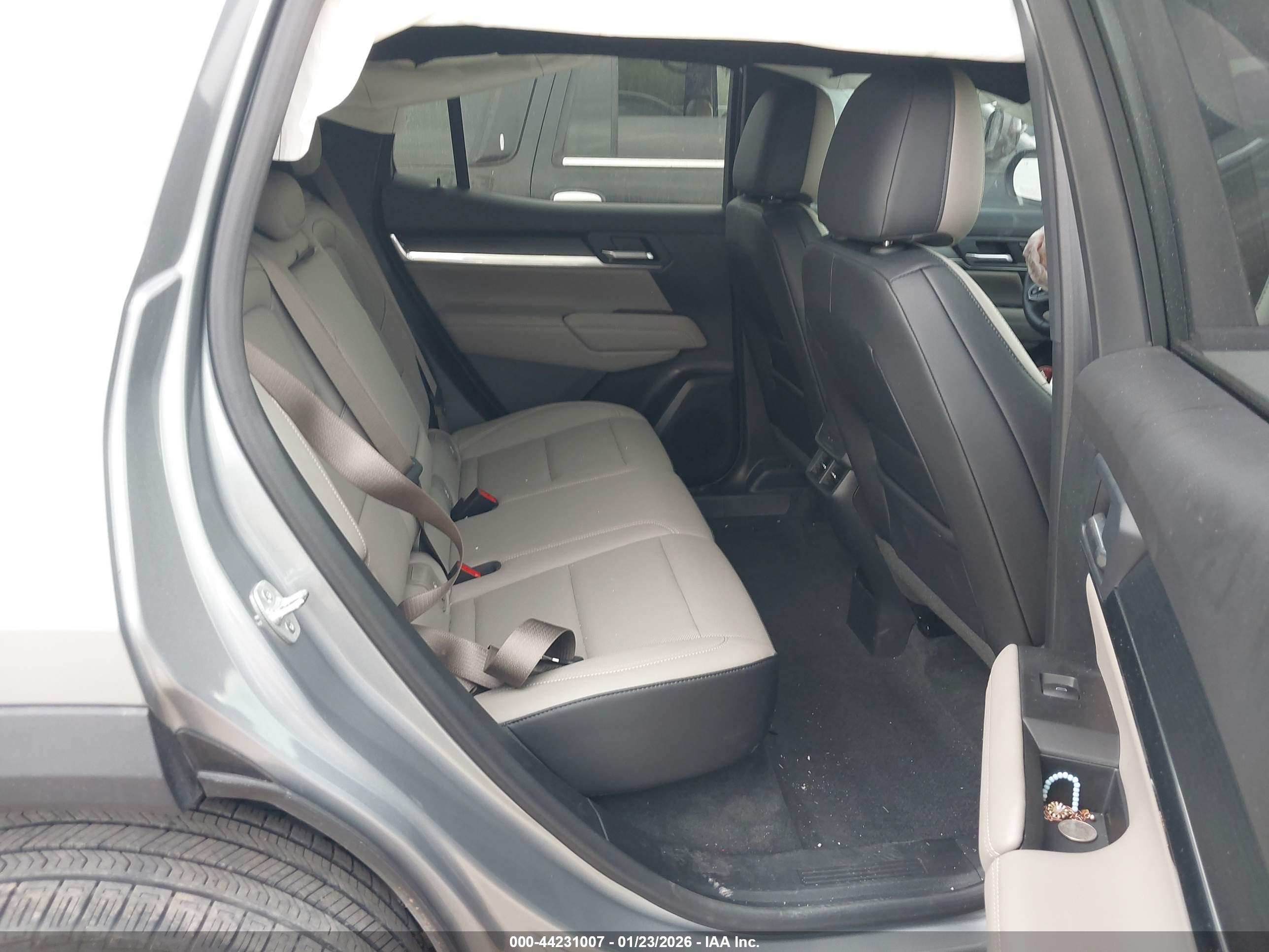 GMC TERRAIN image 8