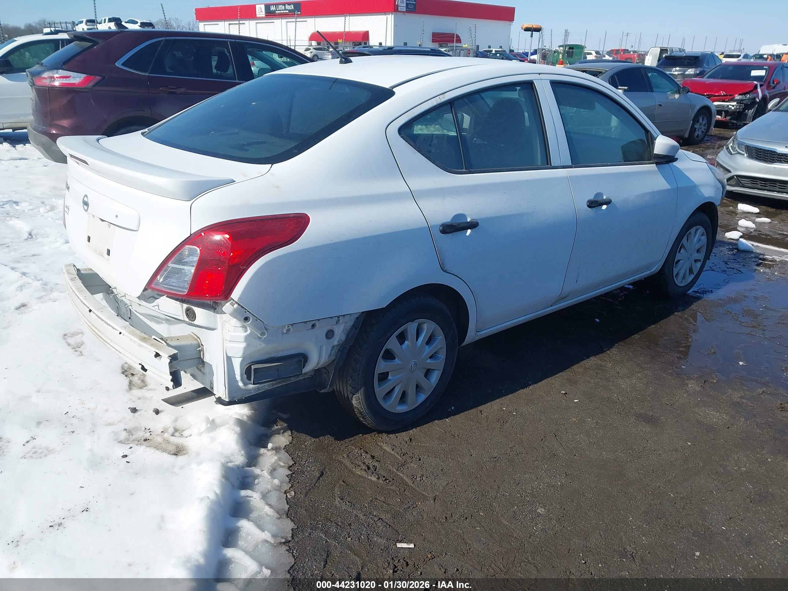 NISSAN VERSA image 4