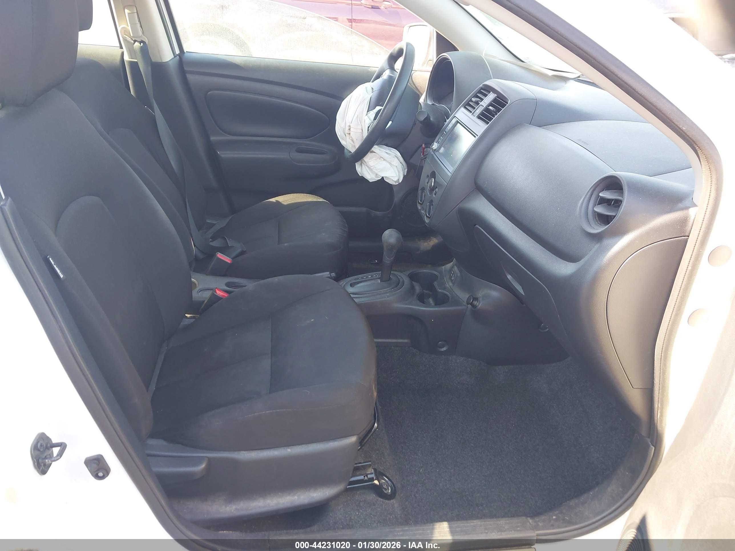 NISSAN VERSA image 5