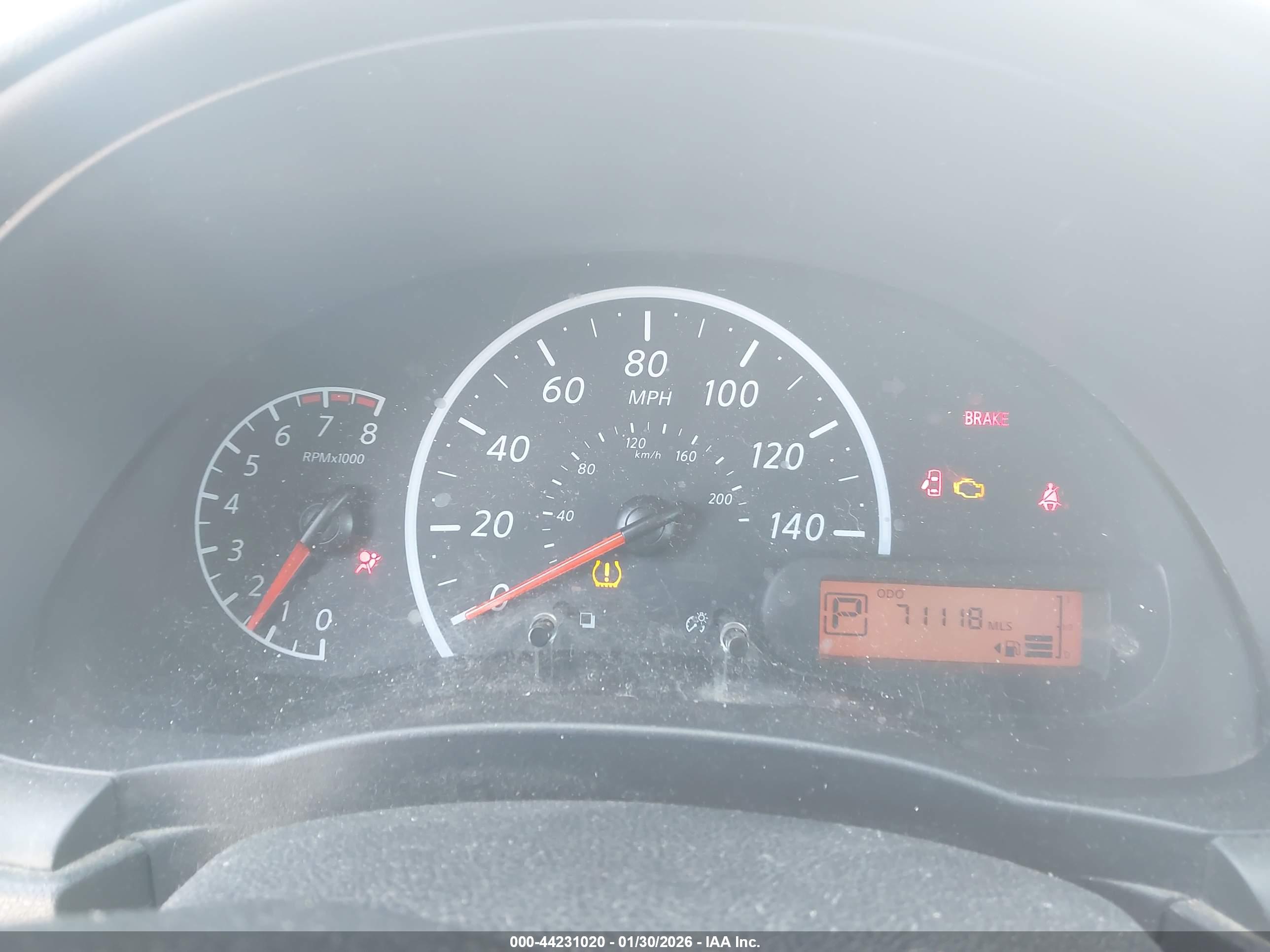 NISSAN VERSA image 7