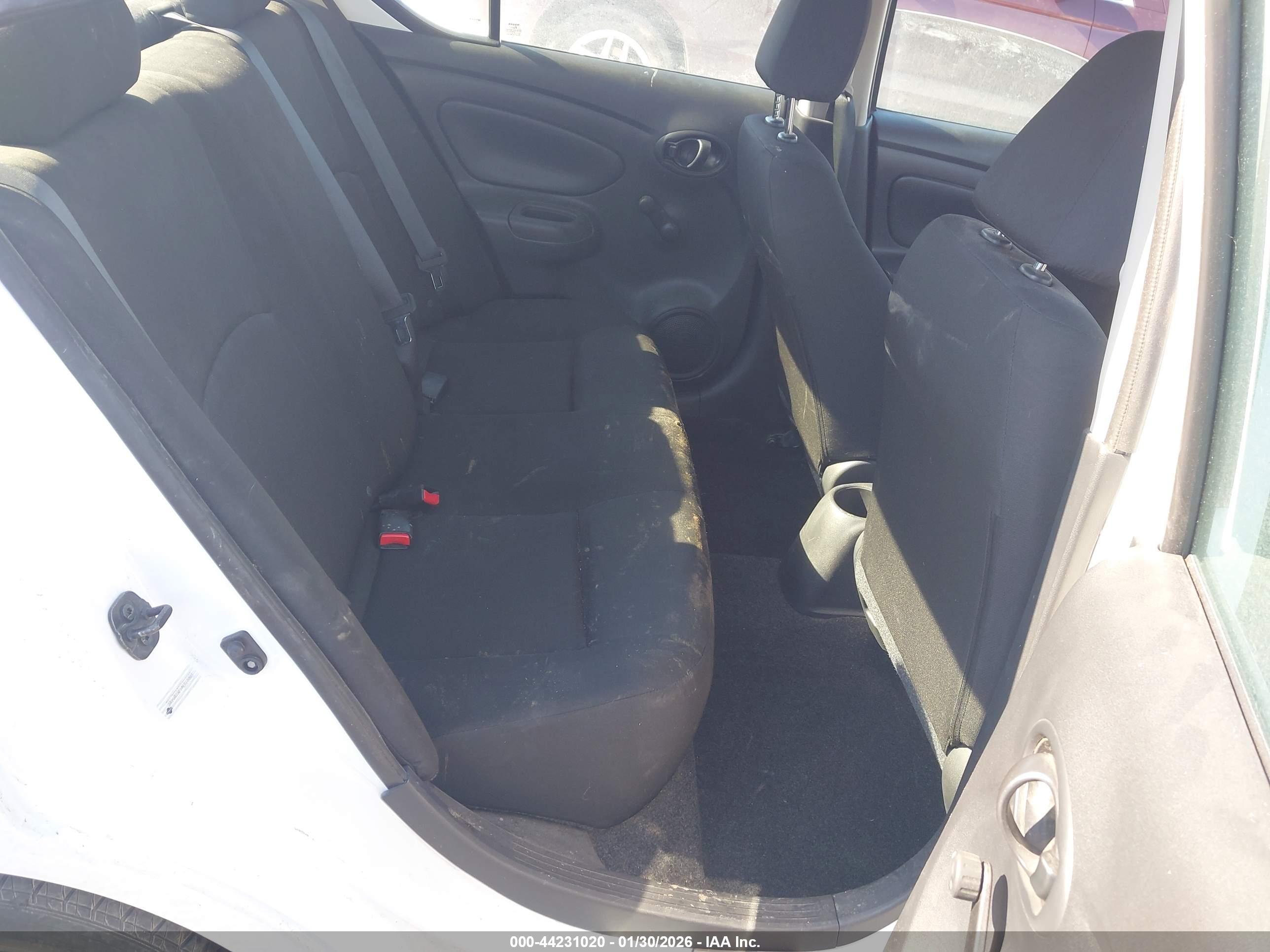 NISSAN VERSA image 8