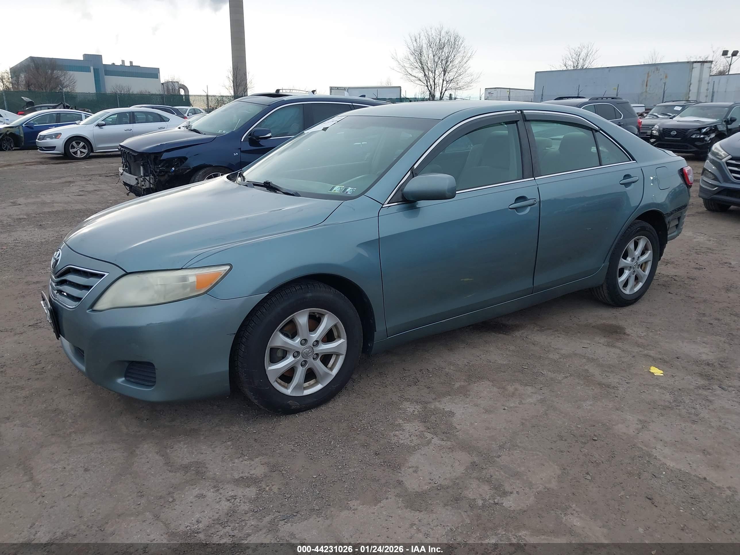 TOYOTA CAMRY image 2