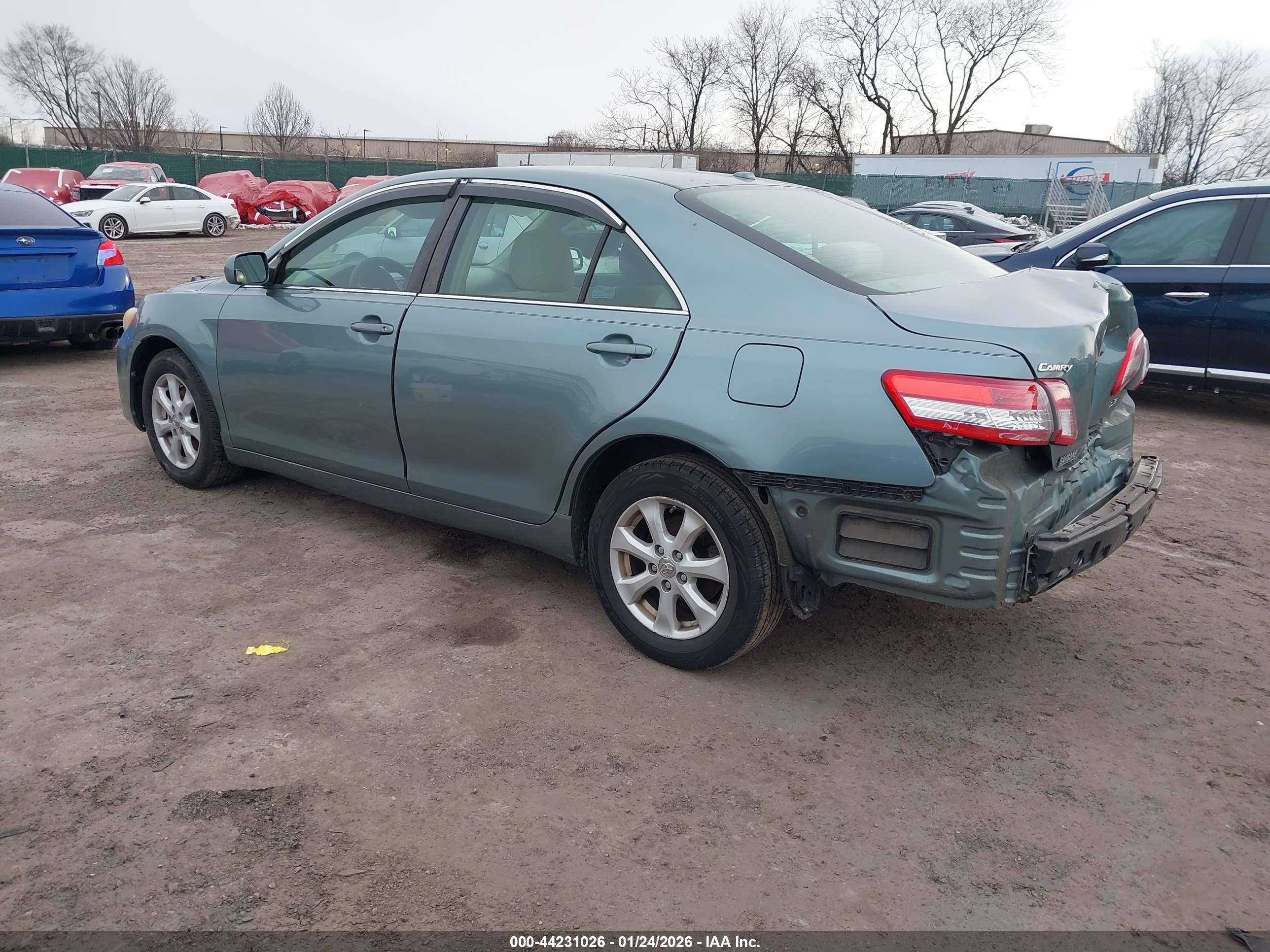 TOYOTA CAMRY image 3