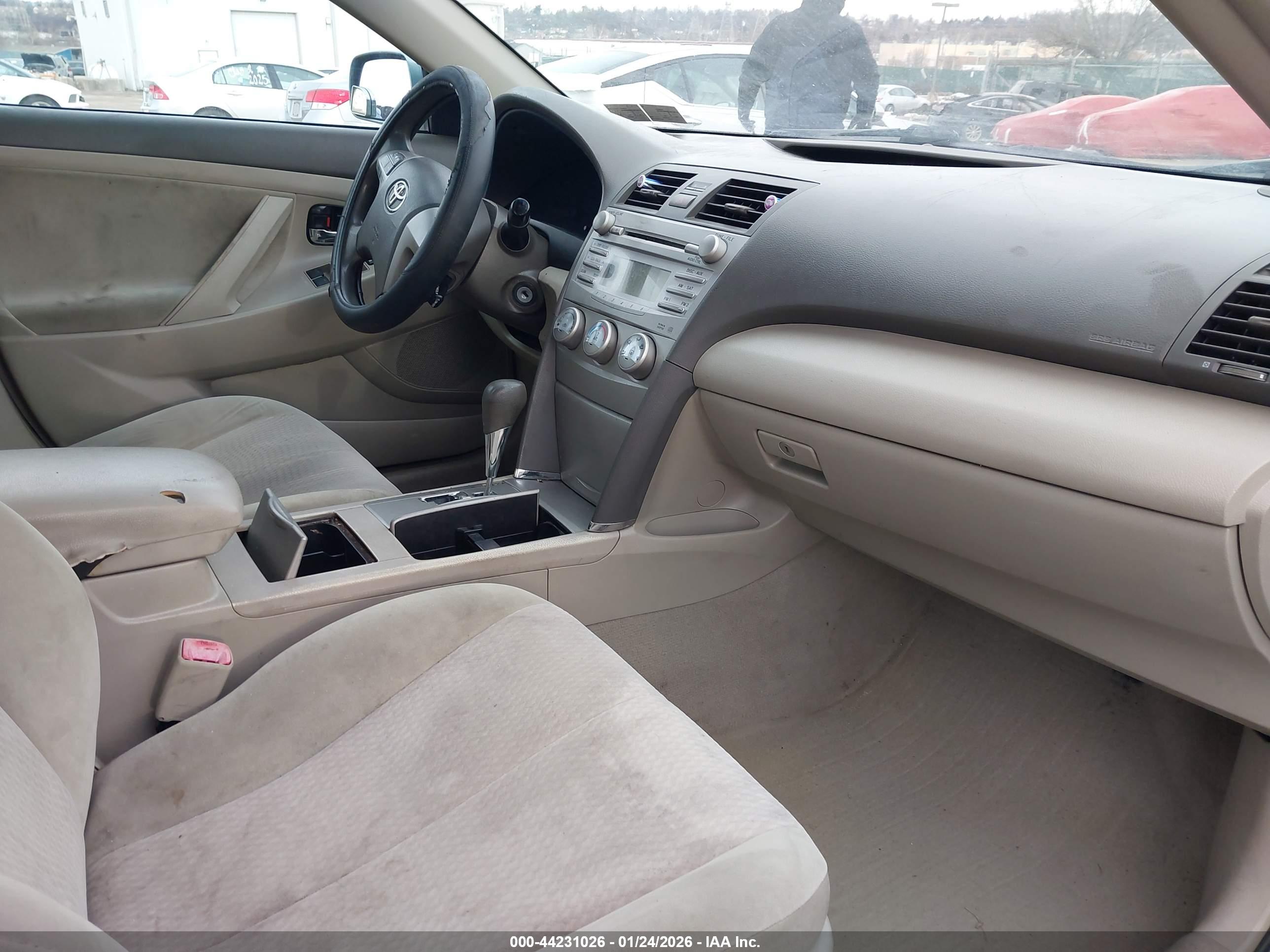 TOYOTA CAMRY image 5