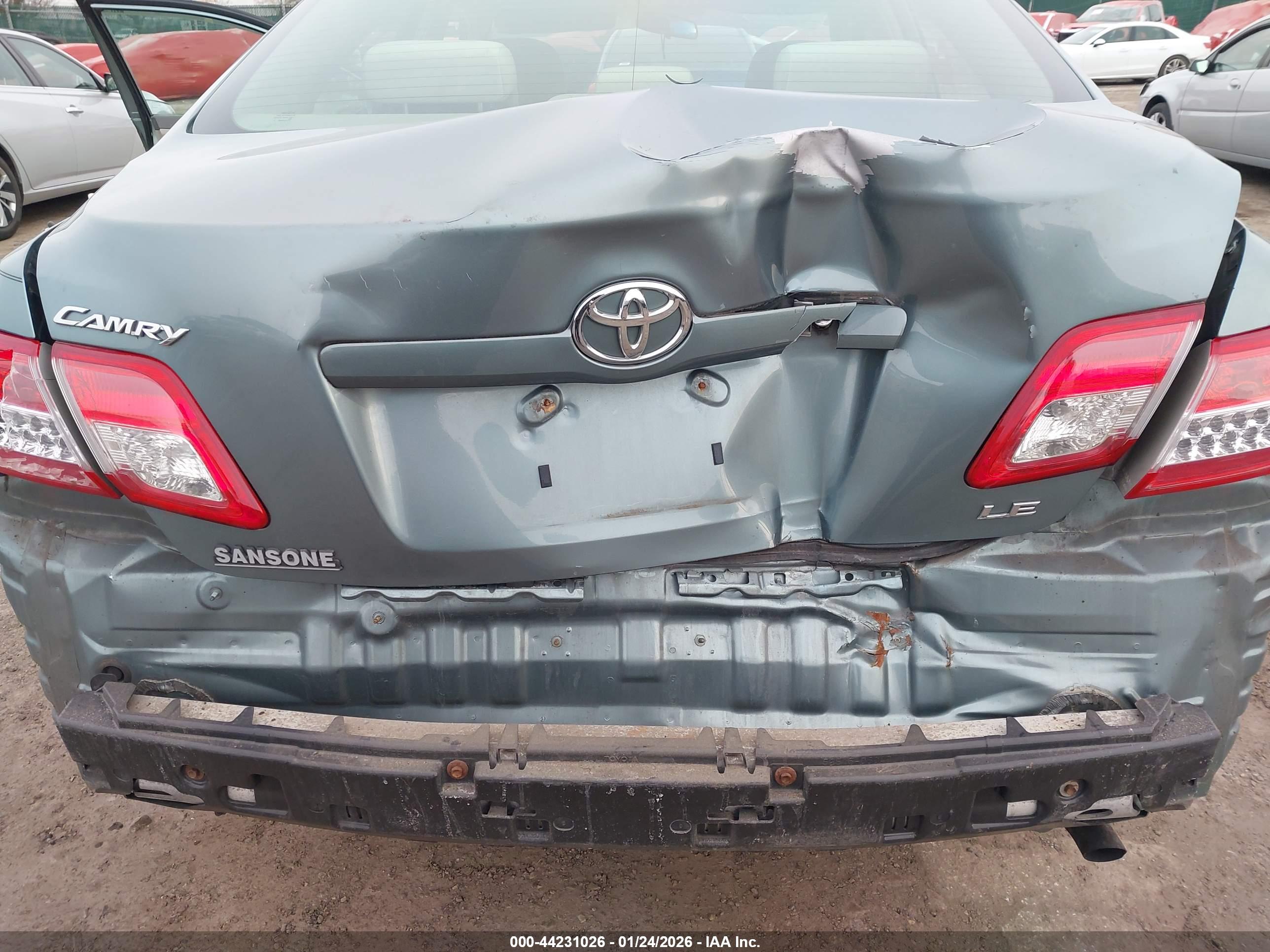 TOYOTA CAMRY image 6