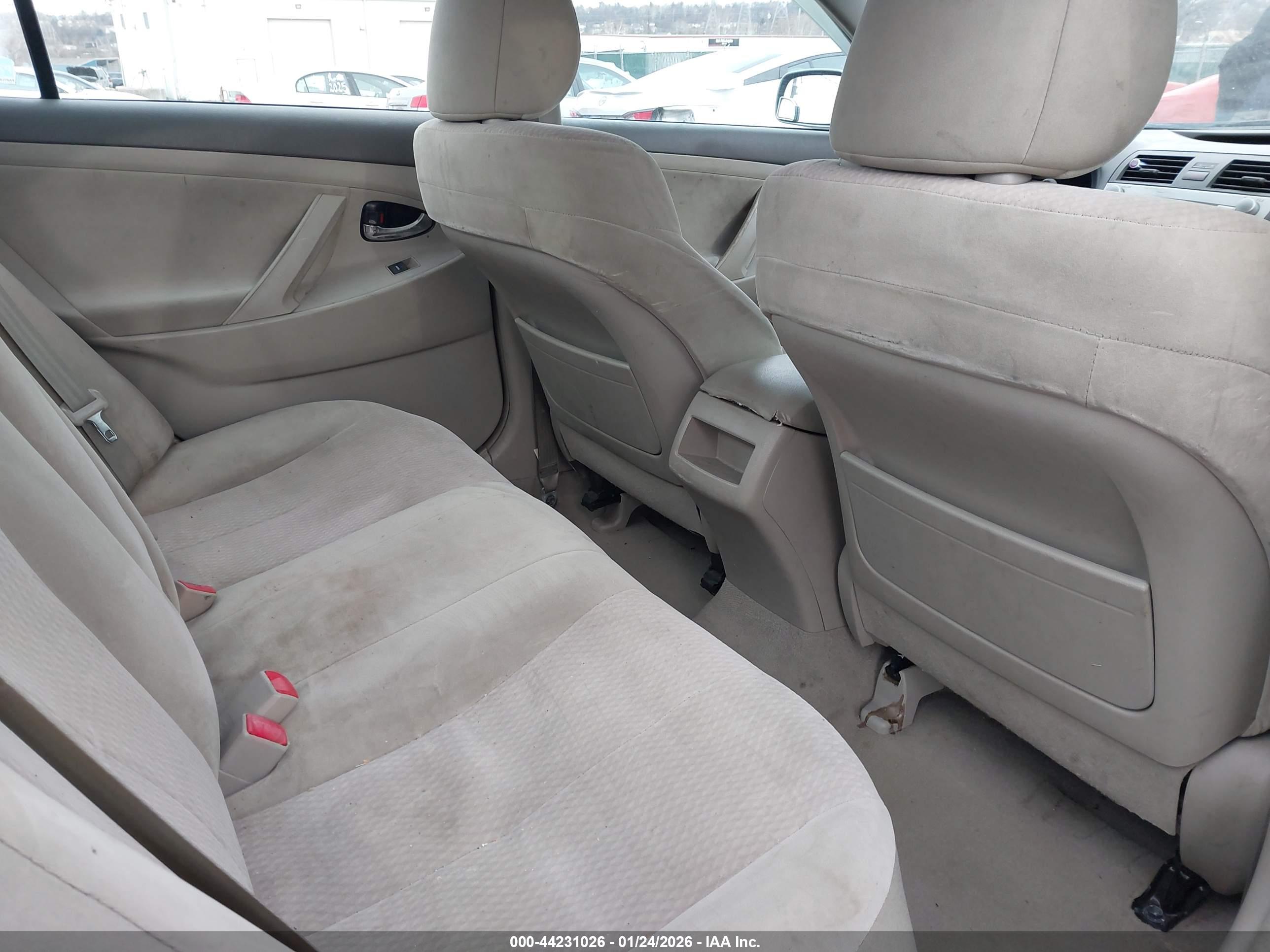 TOYOTA CAMRY image 8