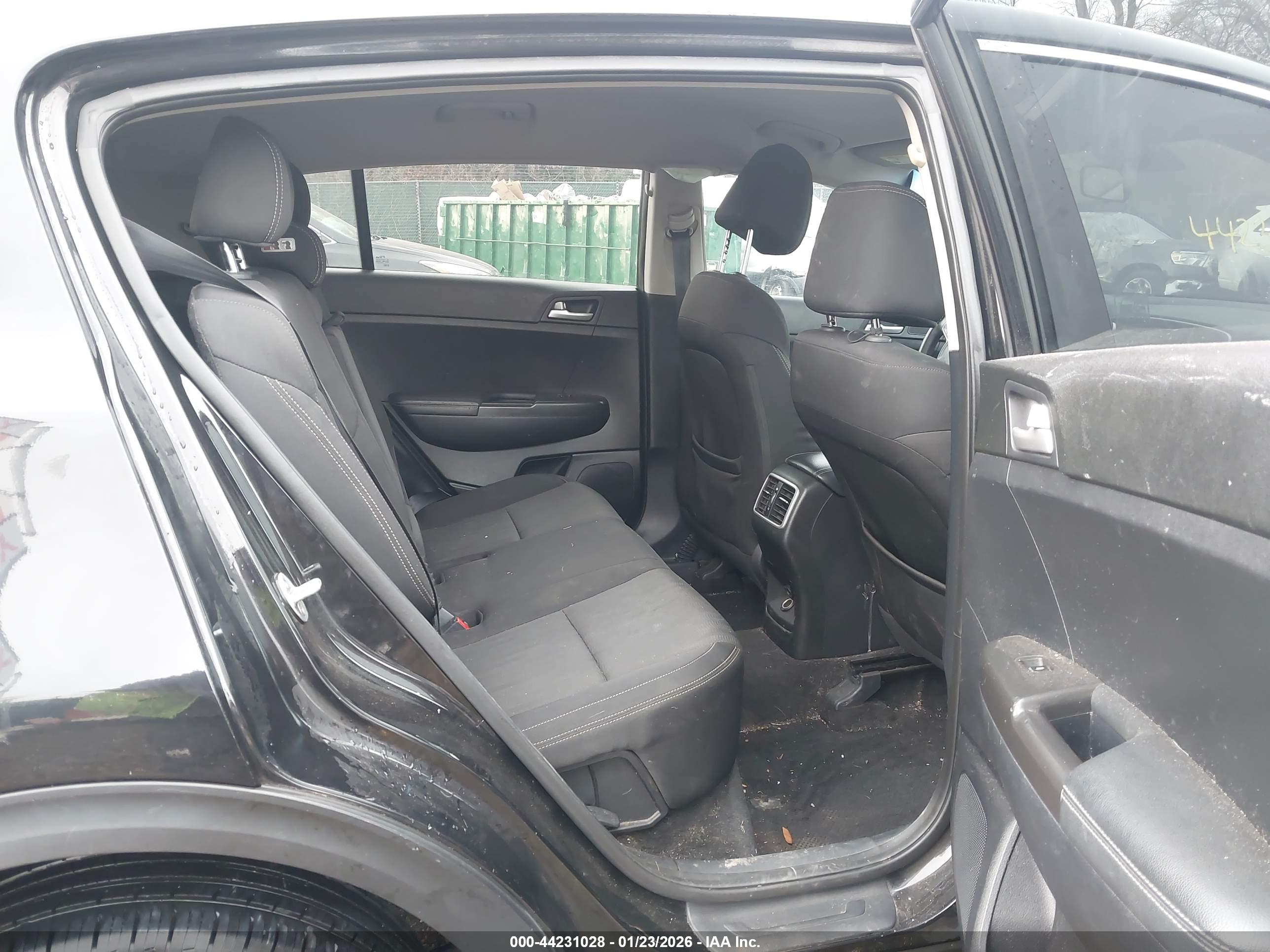 KIA SPORTAGE image 8