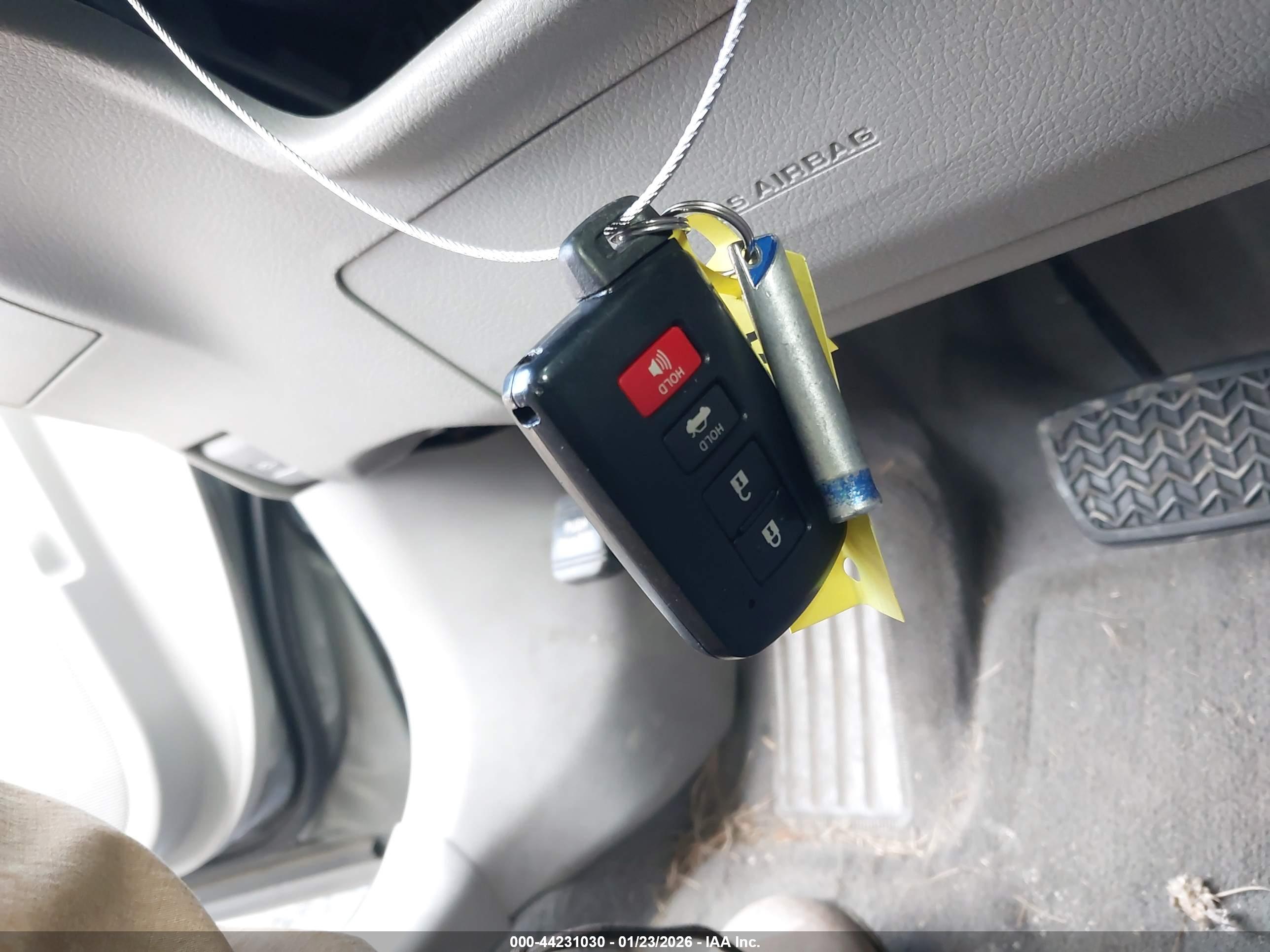 TOYOTA CAMRY image 11