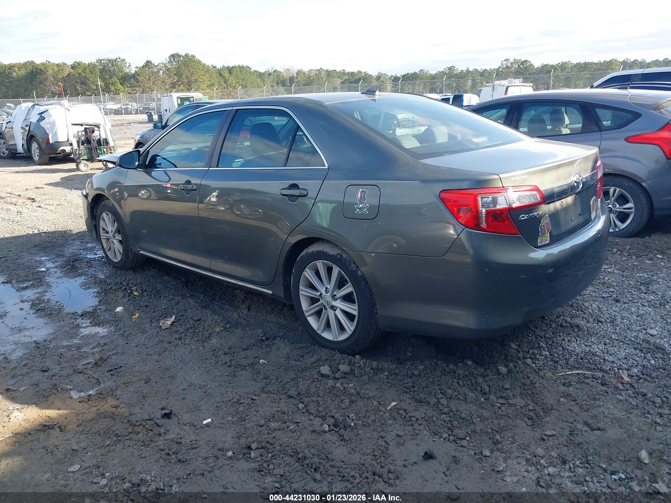 TOYOTA CAMRY image 3