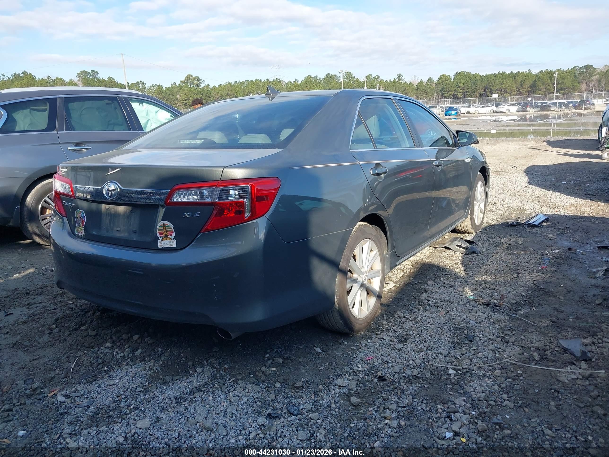 TOYOTA CAMRY image 4