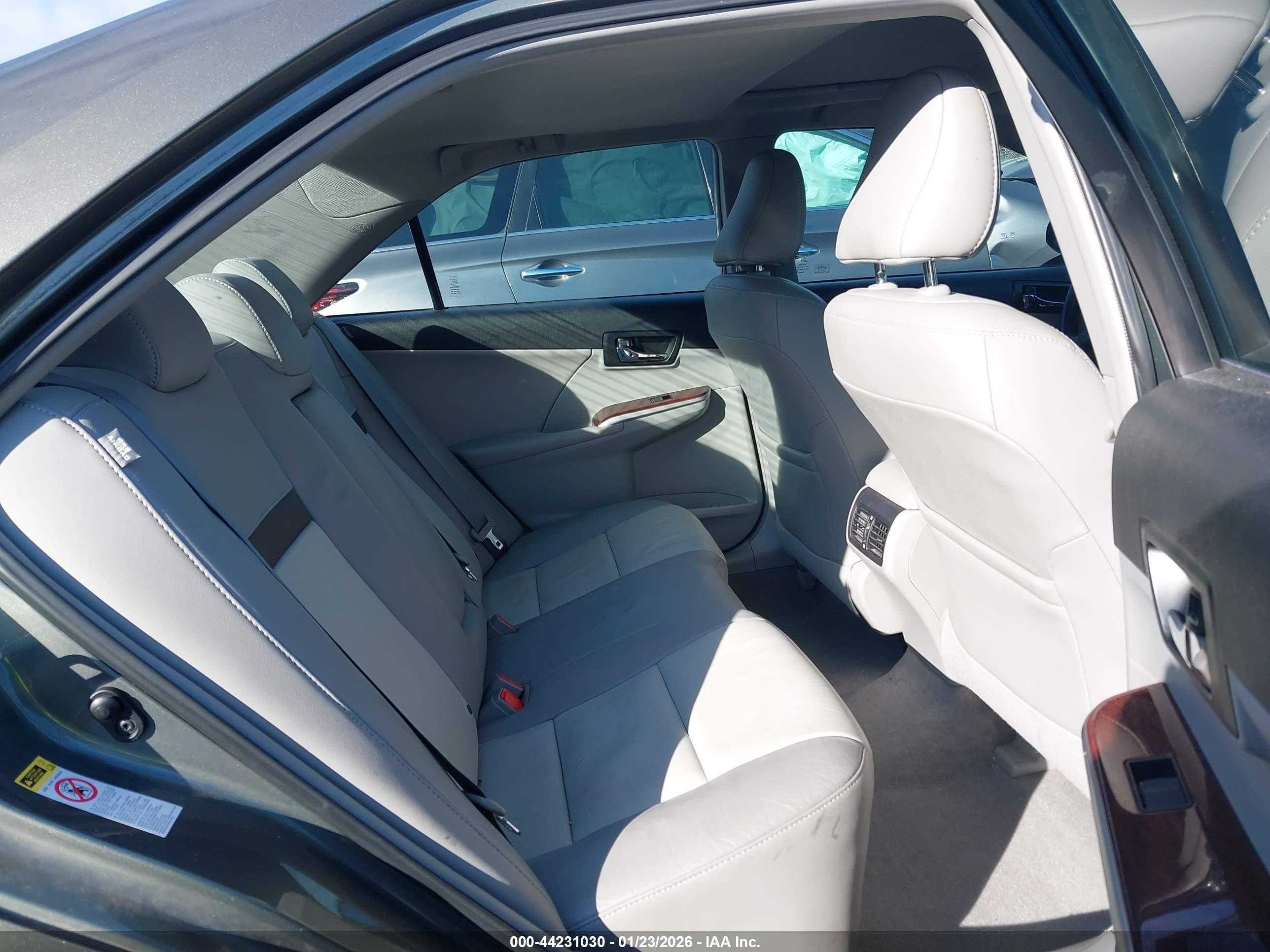 TOYOTA CAMRY image 8