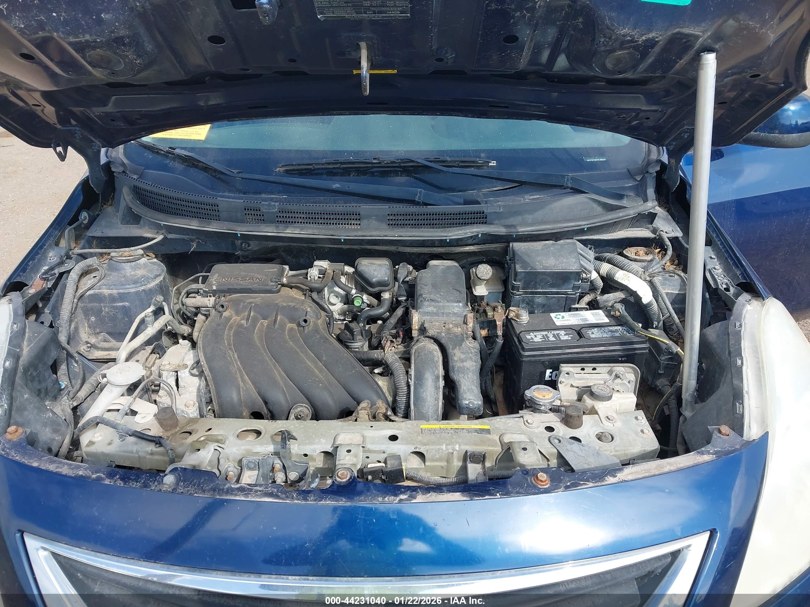 NISSAN VERSA image 10