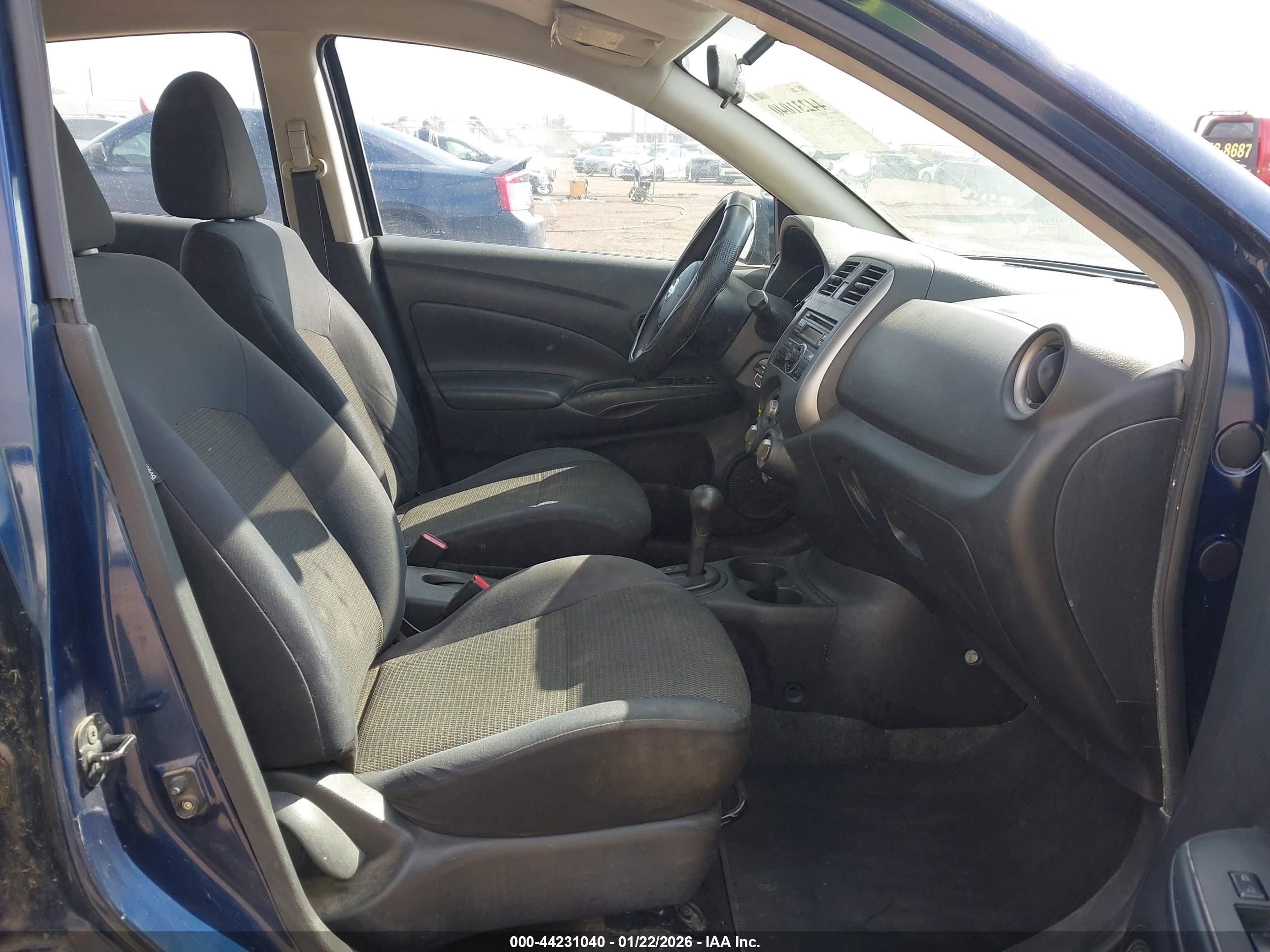 NISSAN VERSA image 5