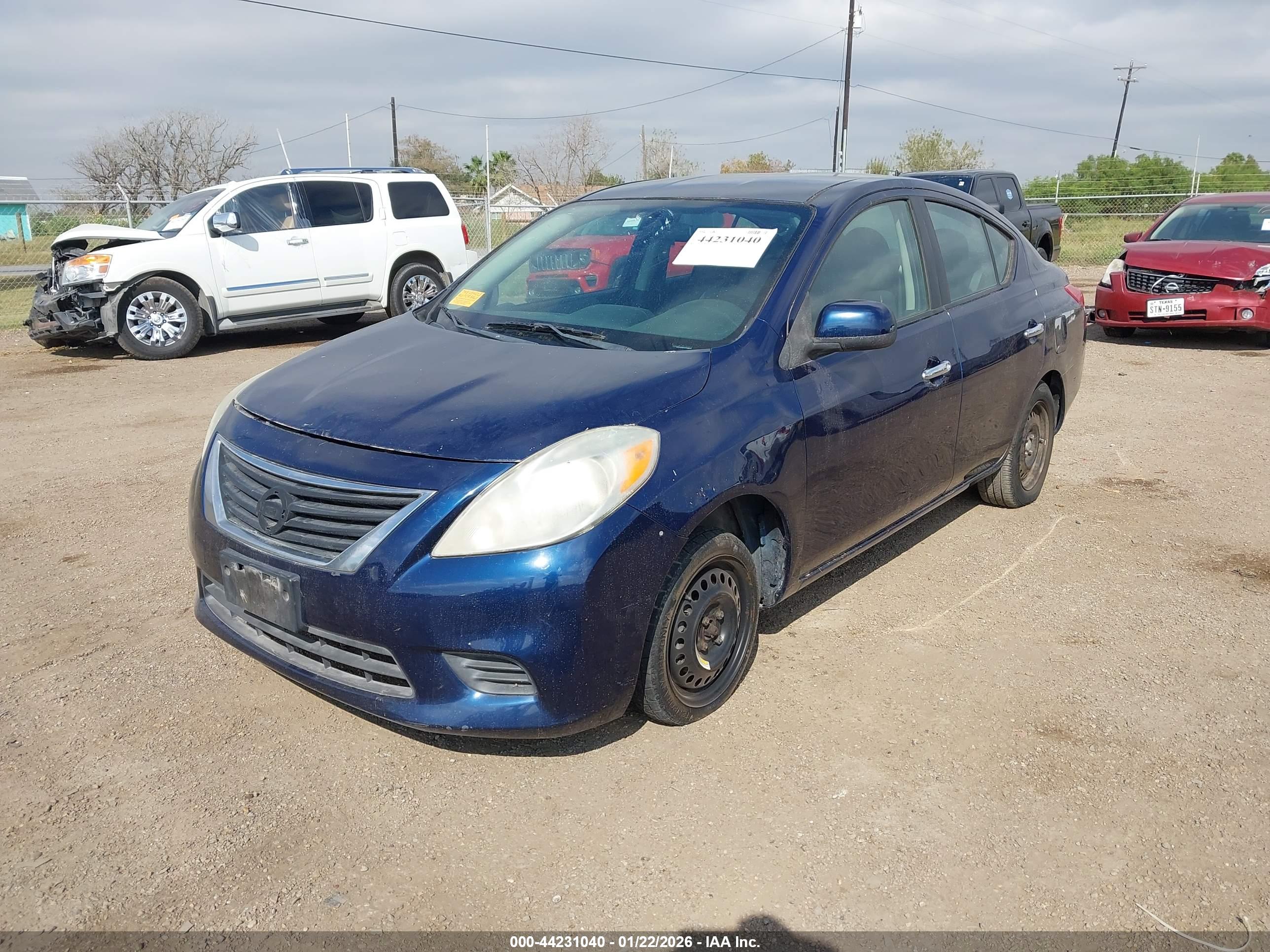 NISSAN VERSA image 6