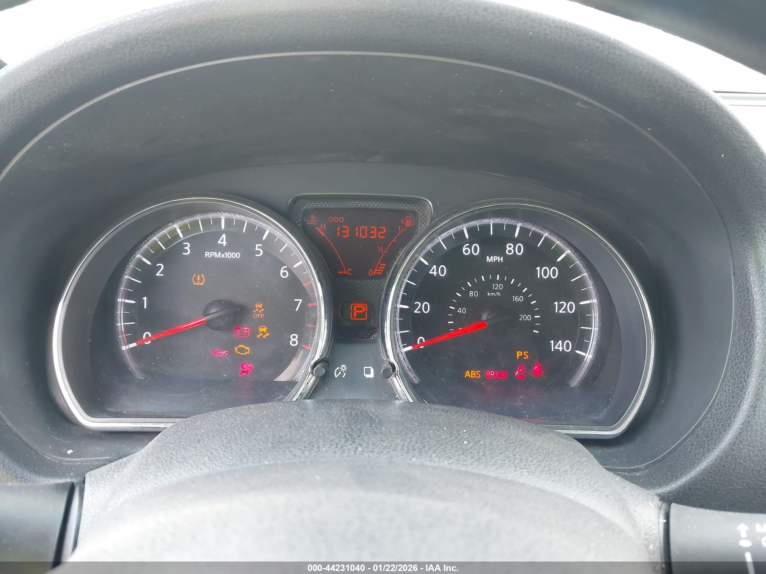 NISSAN VERSA image 7