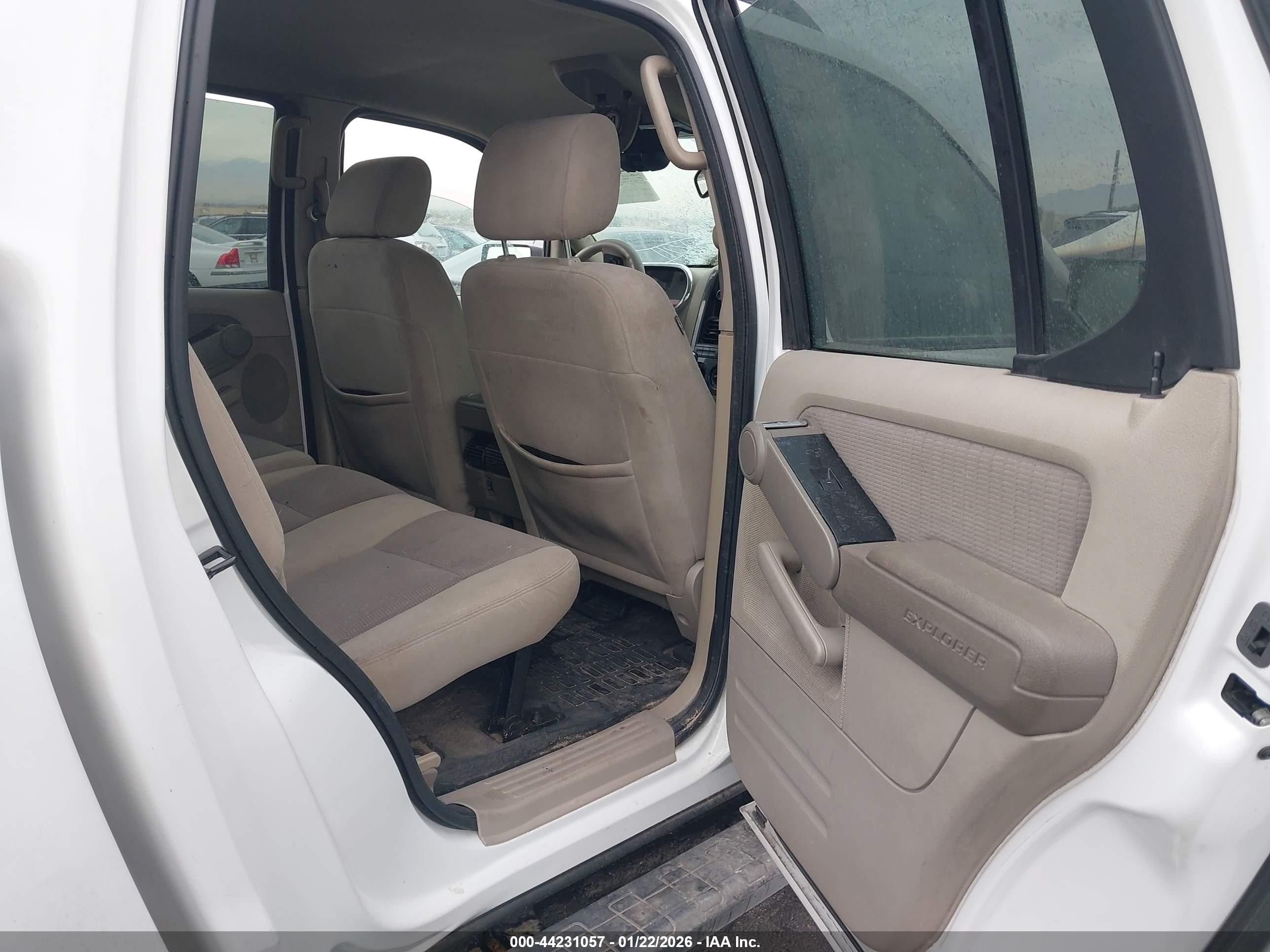 FORD EXPLORER image 8
