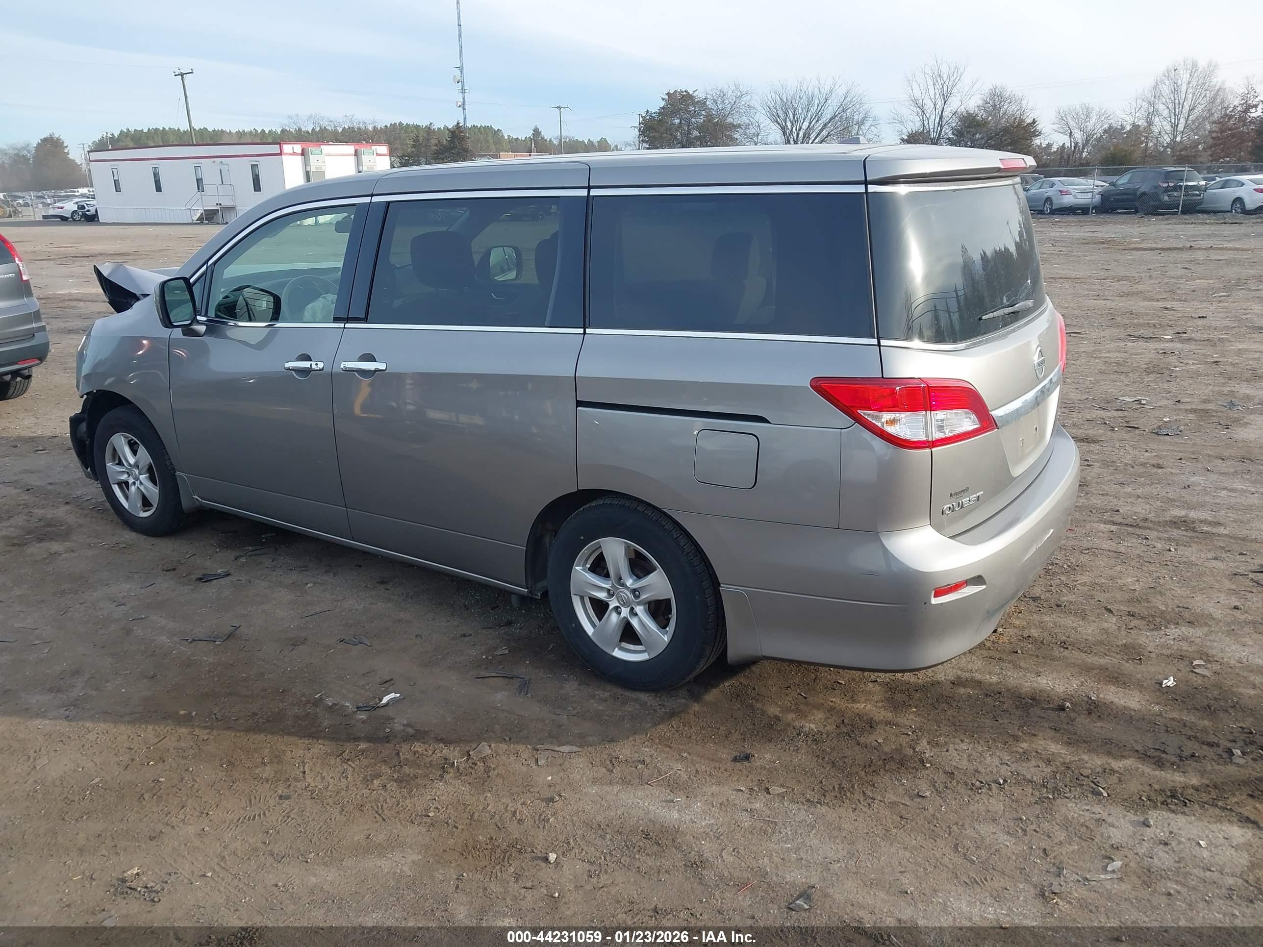 NISSAN QUEST image 3