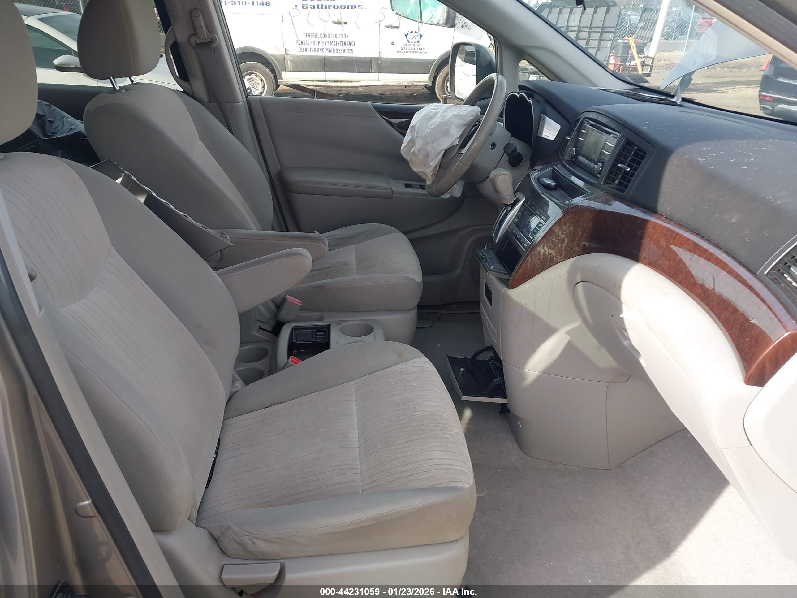 NISSAN QUEST image 5