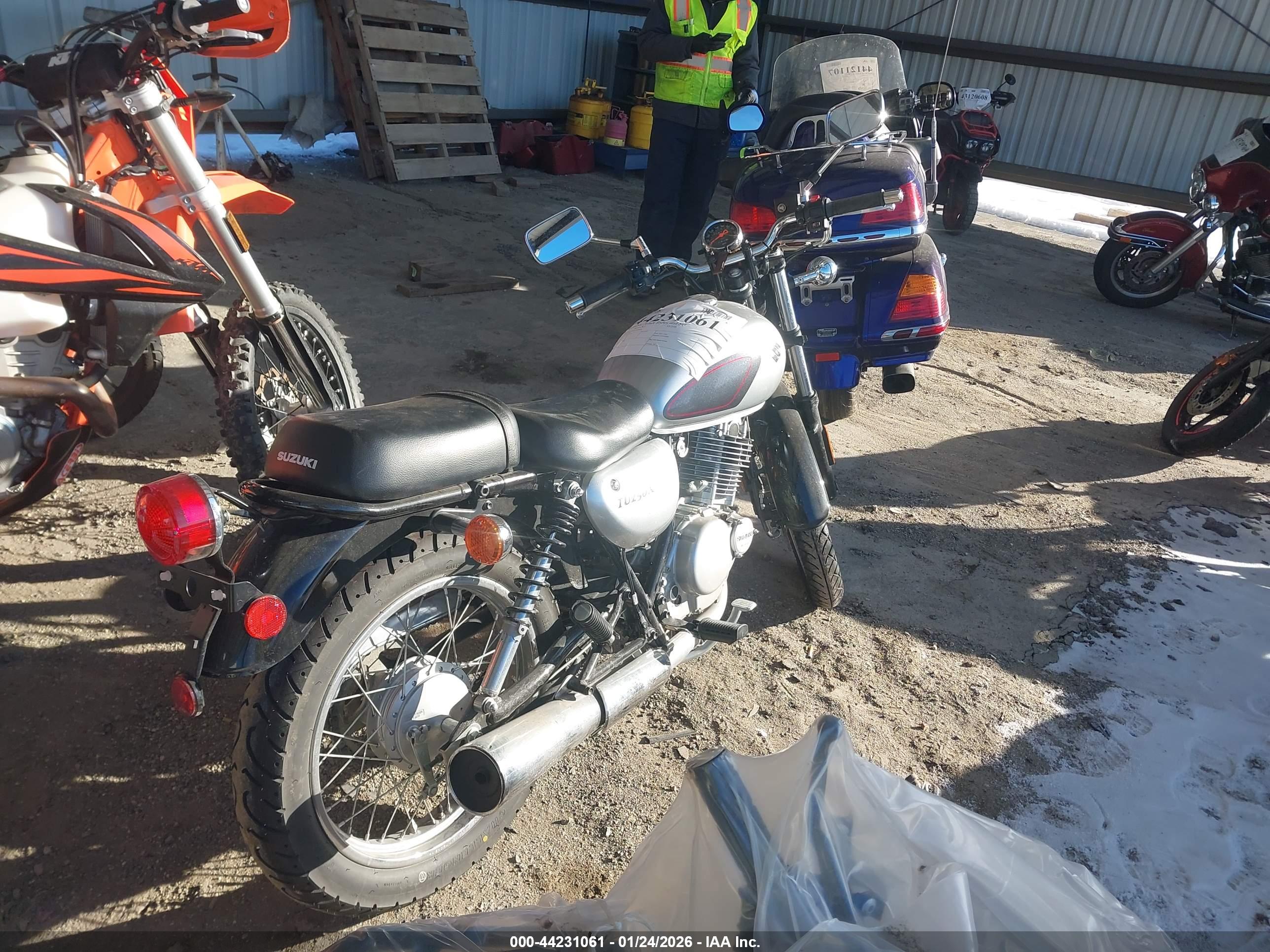 SUZUKI TU250 image 4
