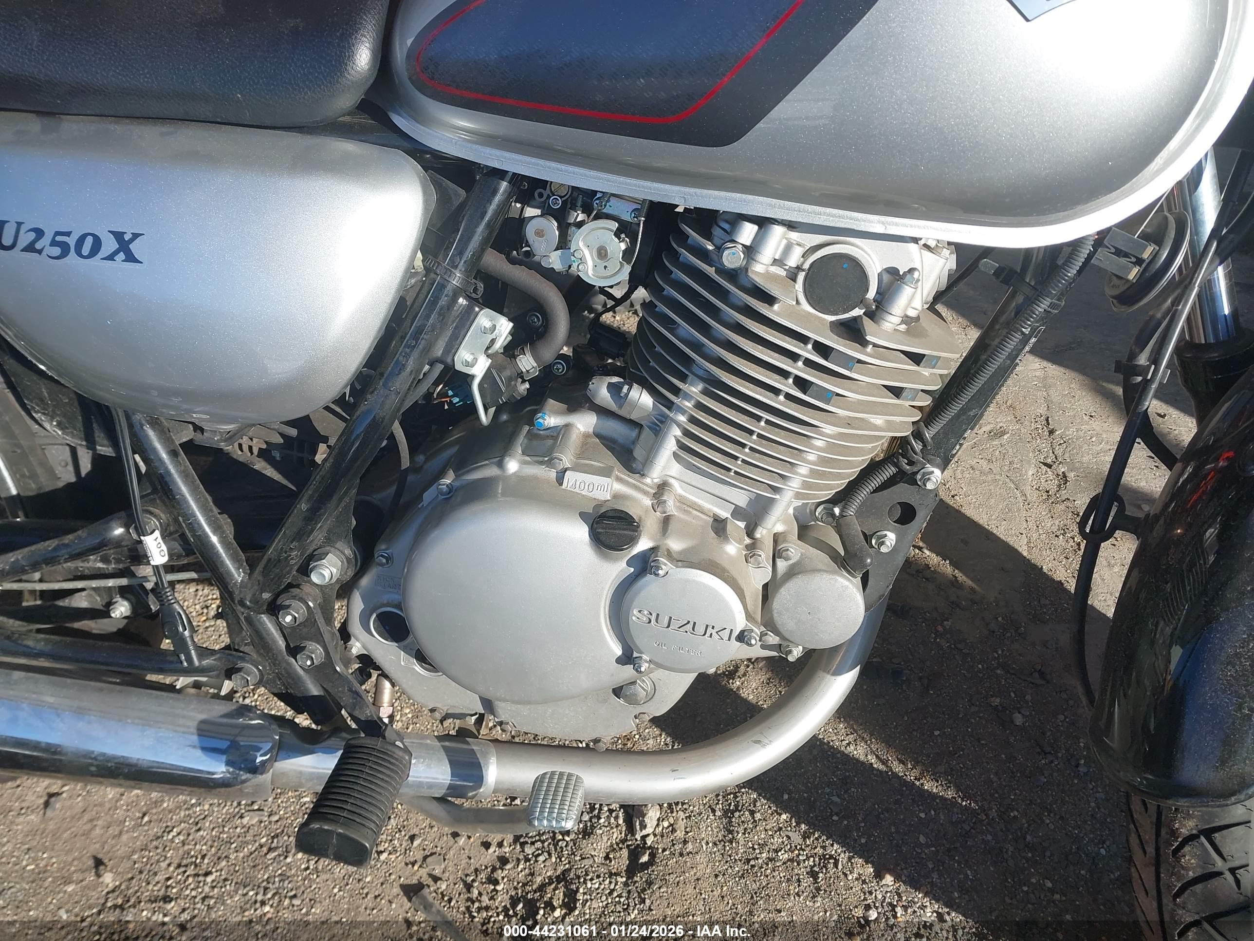 SUZUKI TU250 image 8