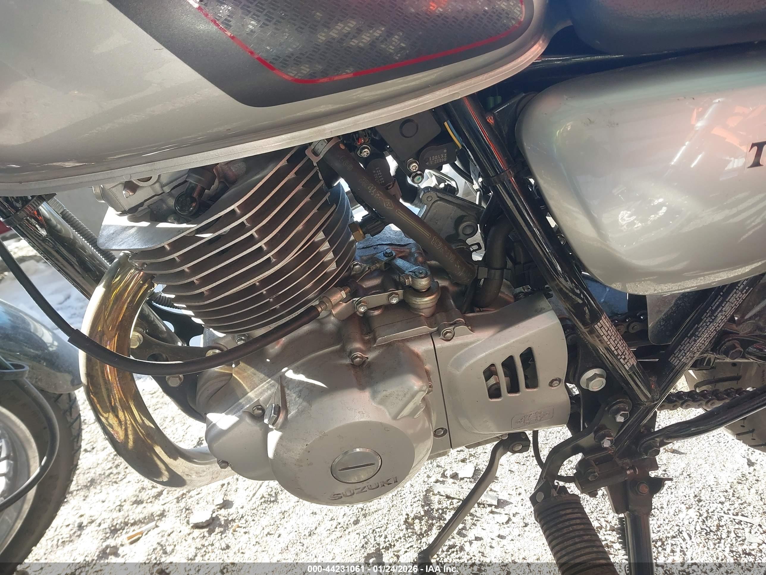 SUZUKI TU250 image 9
