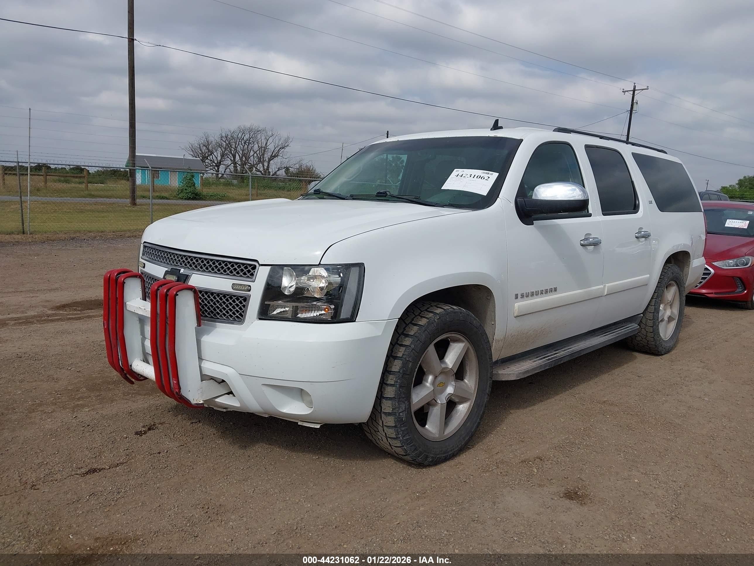 CHEVROLET SUBURBAN image 2