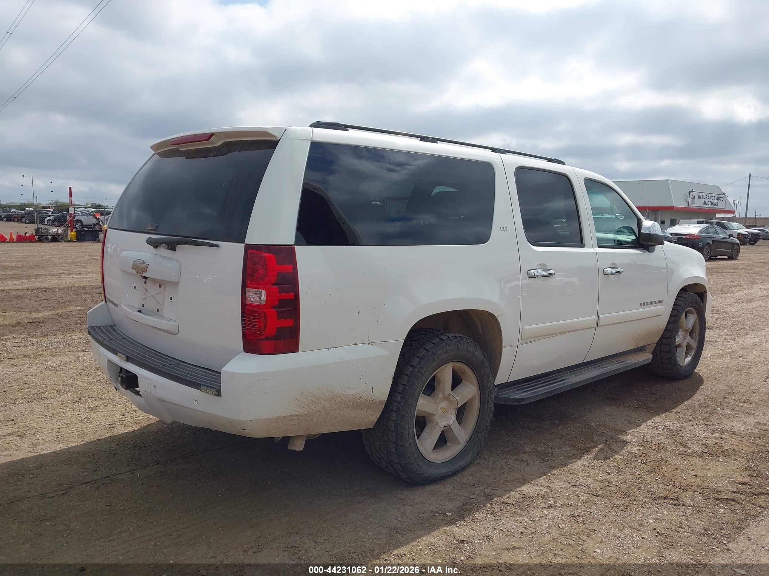 CHEVROLET SUBURBAN image 4