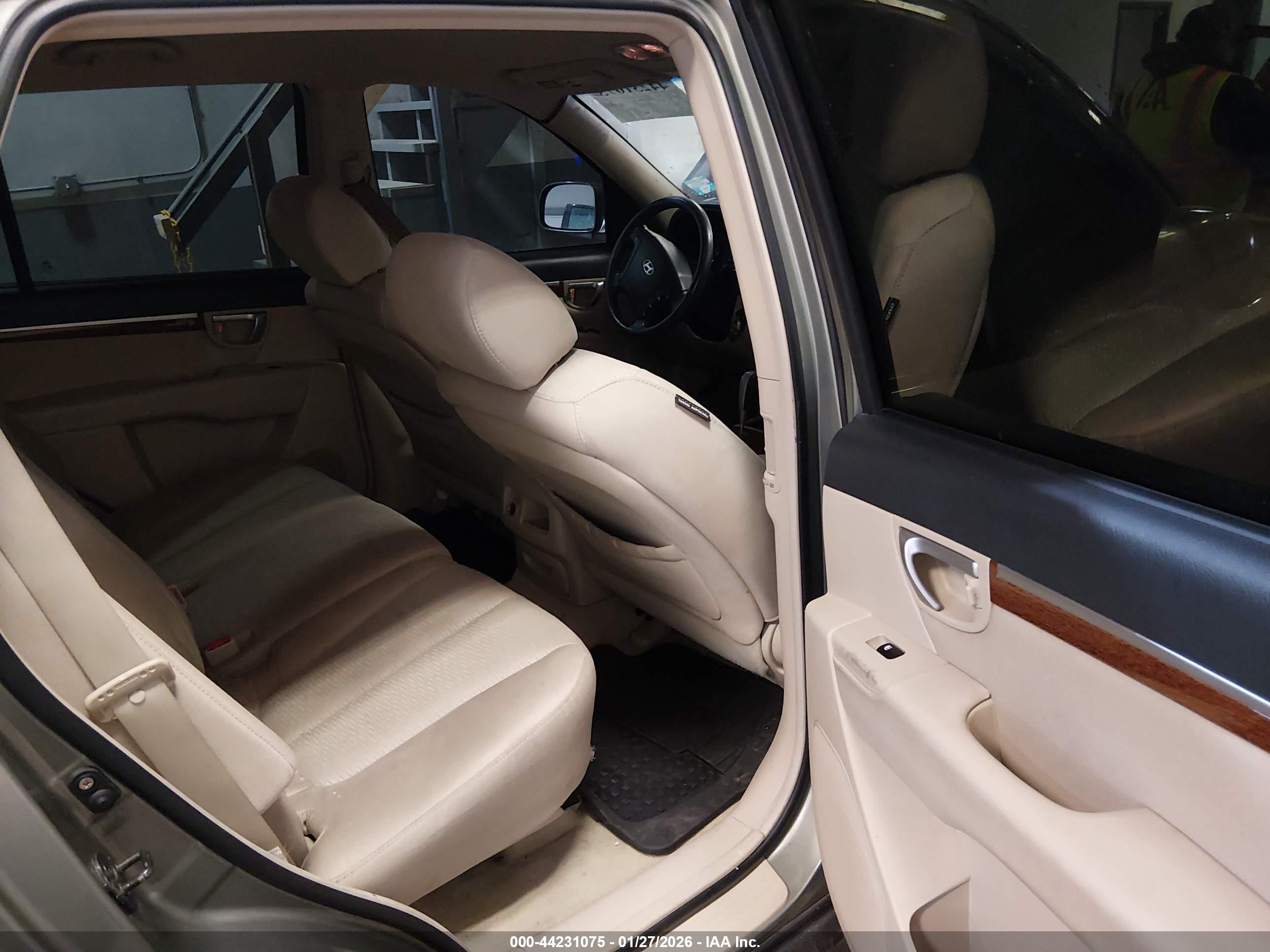 HYUNDAI SANTA image 8