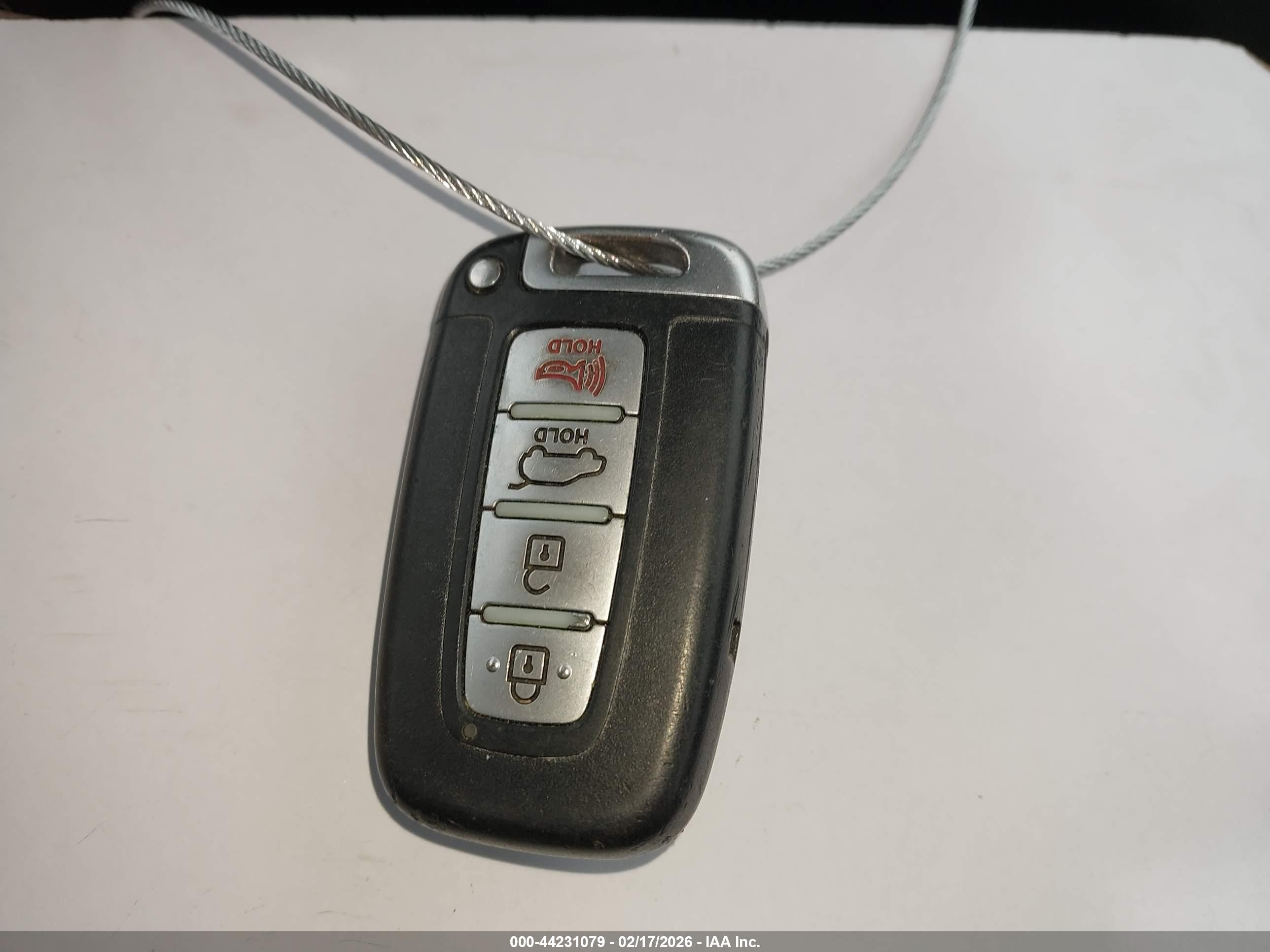 HYUNDAI VELOSTER image 11