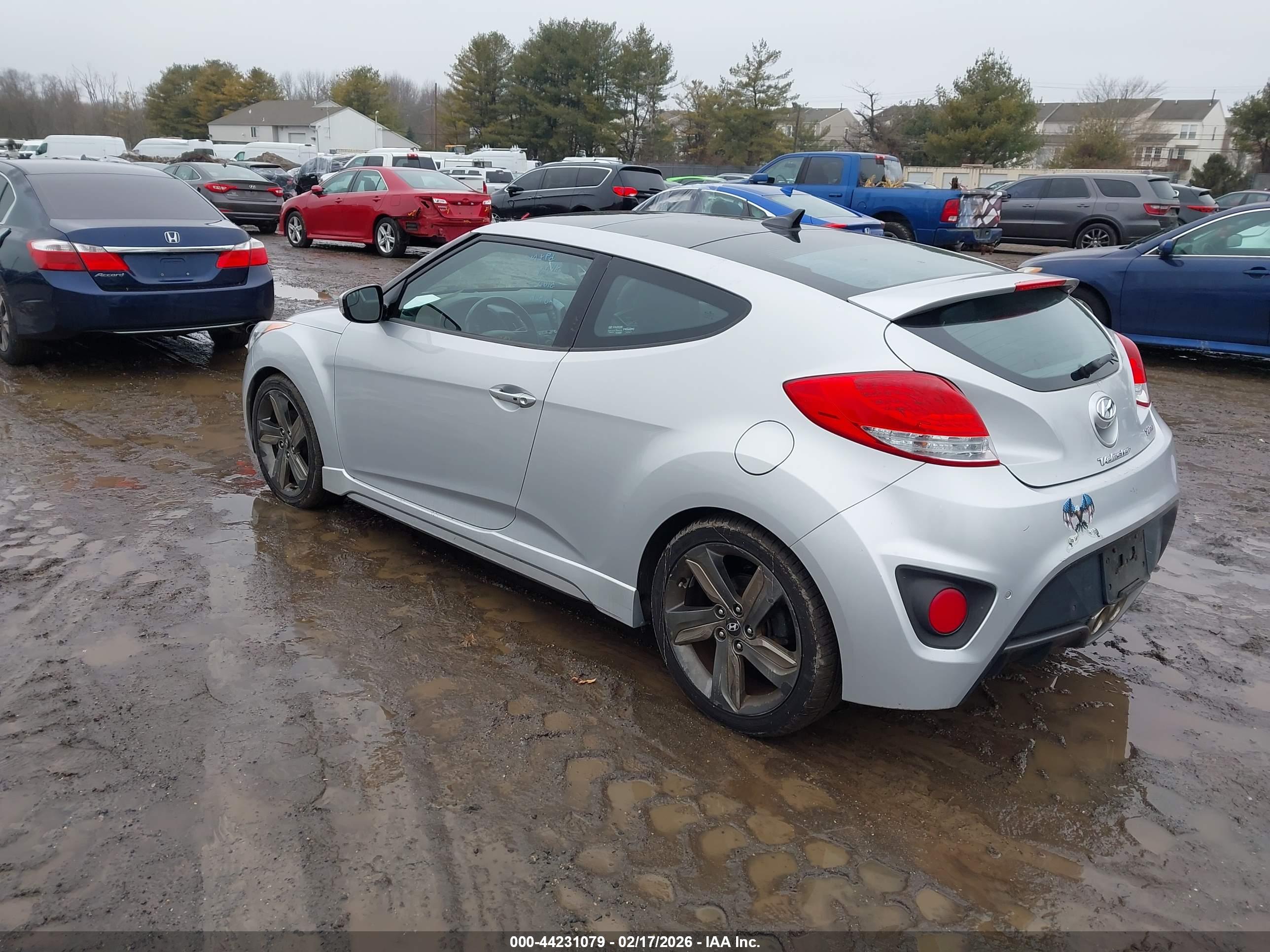 HYUNDAI VELOSTER image 3