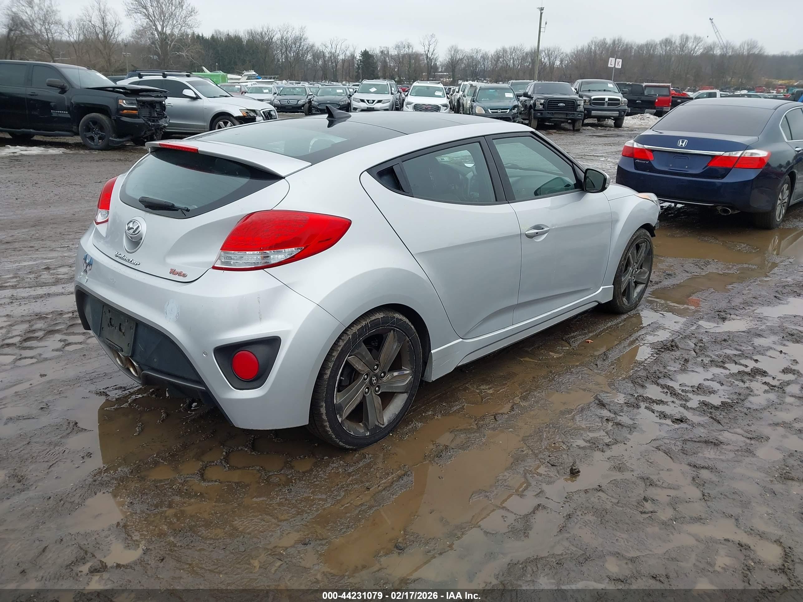 HYUNDAI VELOSTER image 4