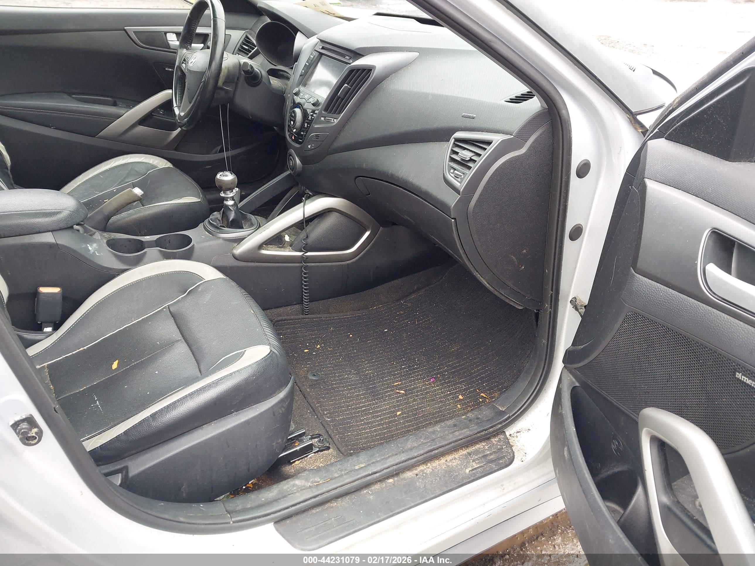 HYUNDAI VELOSTER image 5
