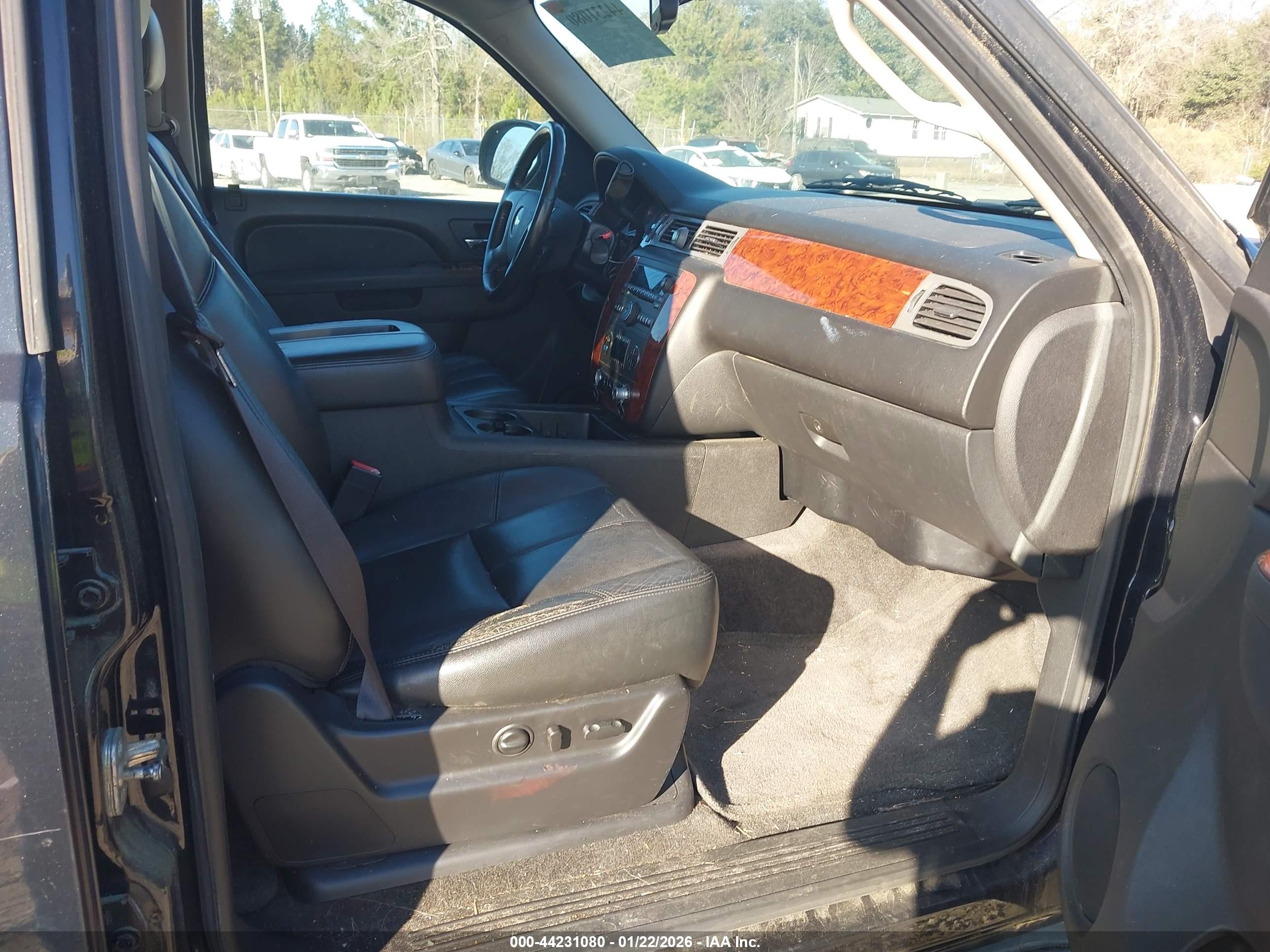 CHEVROLET TAHOE image 5