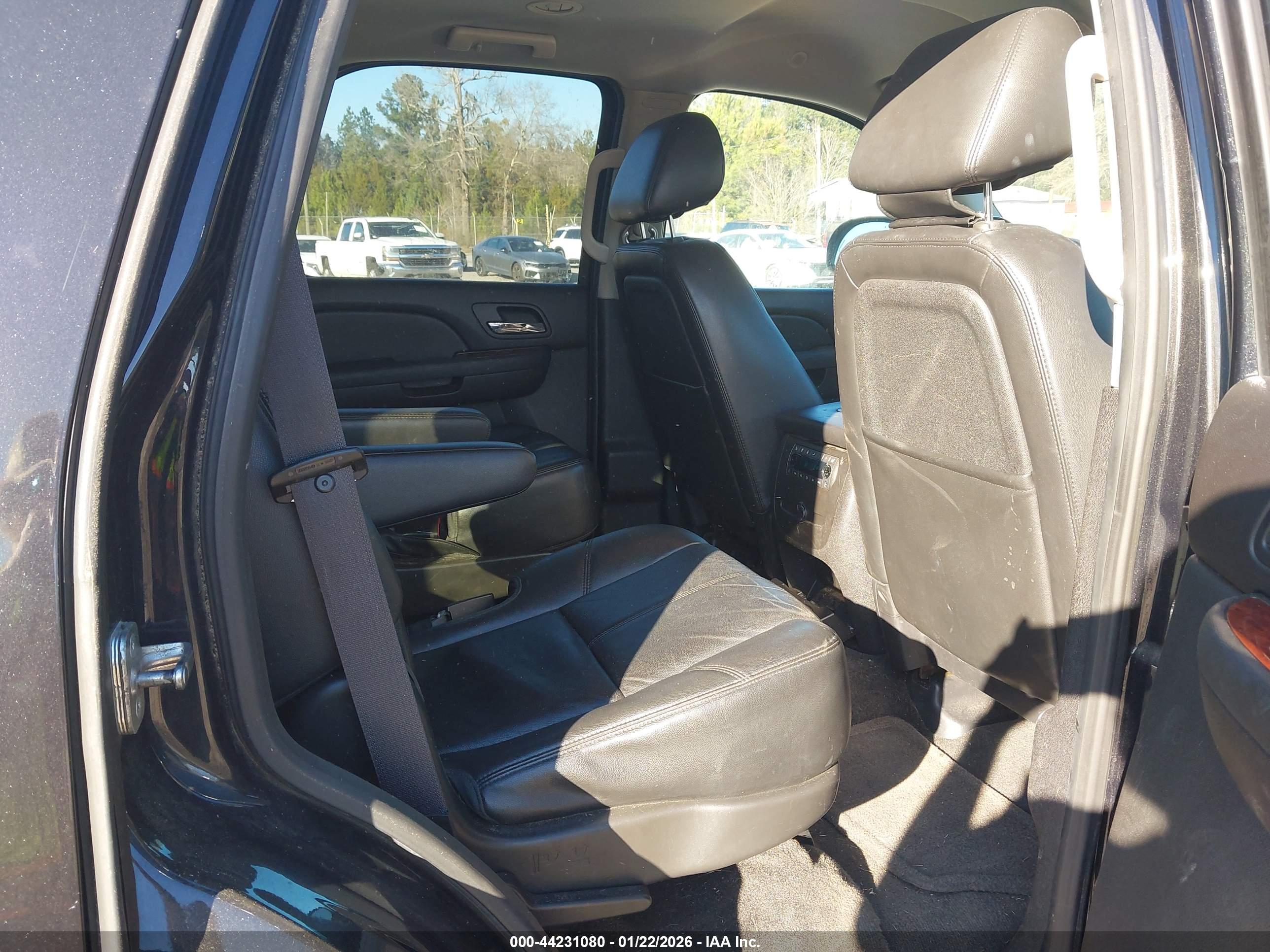CHEVROLET TAHOE image 8