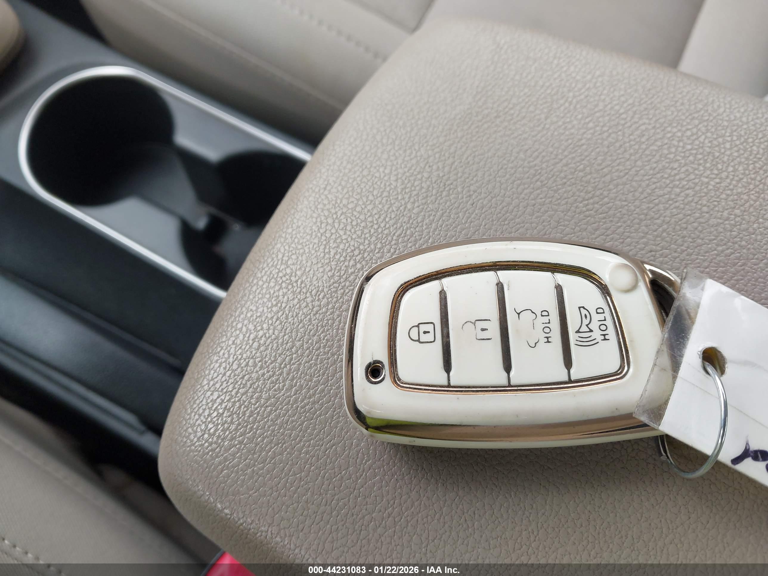 HYUNDAI ELANTRA image 11