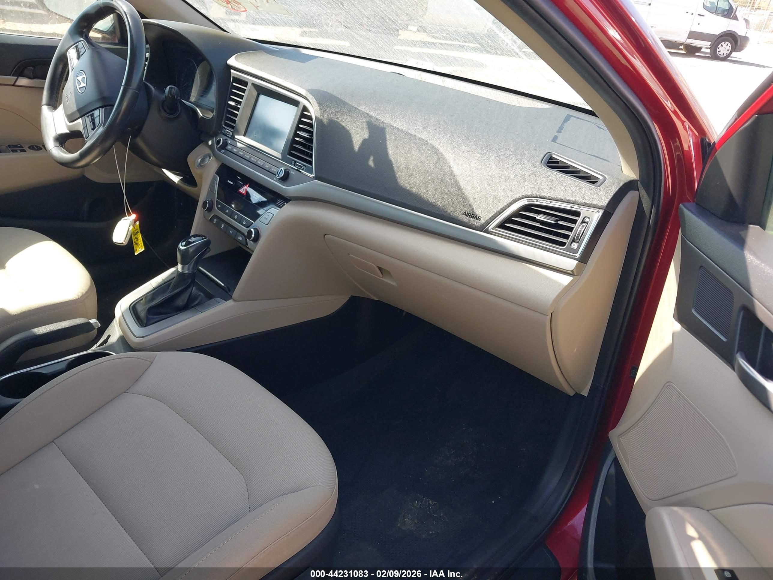 HYUNDAI ELANTRA image 5