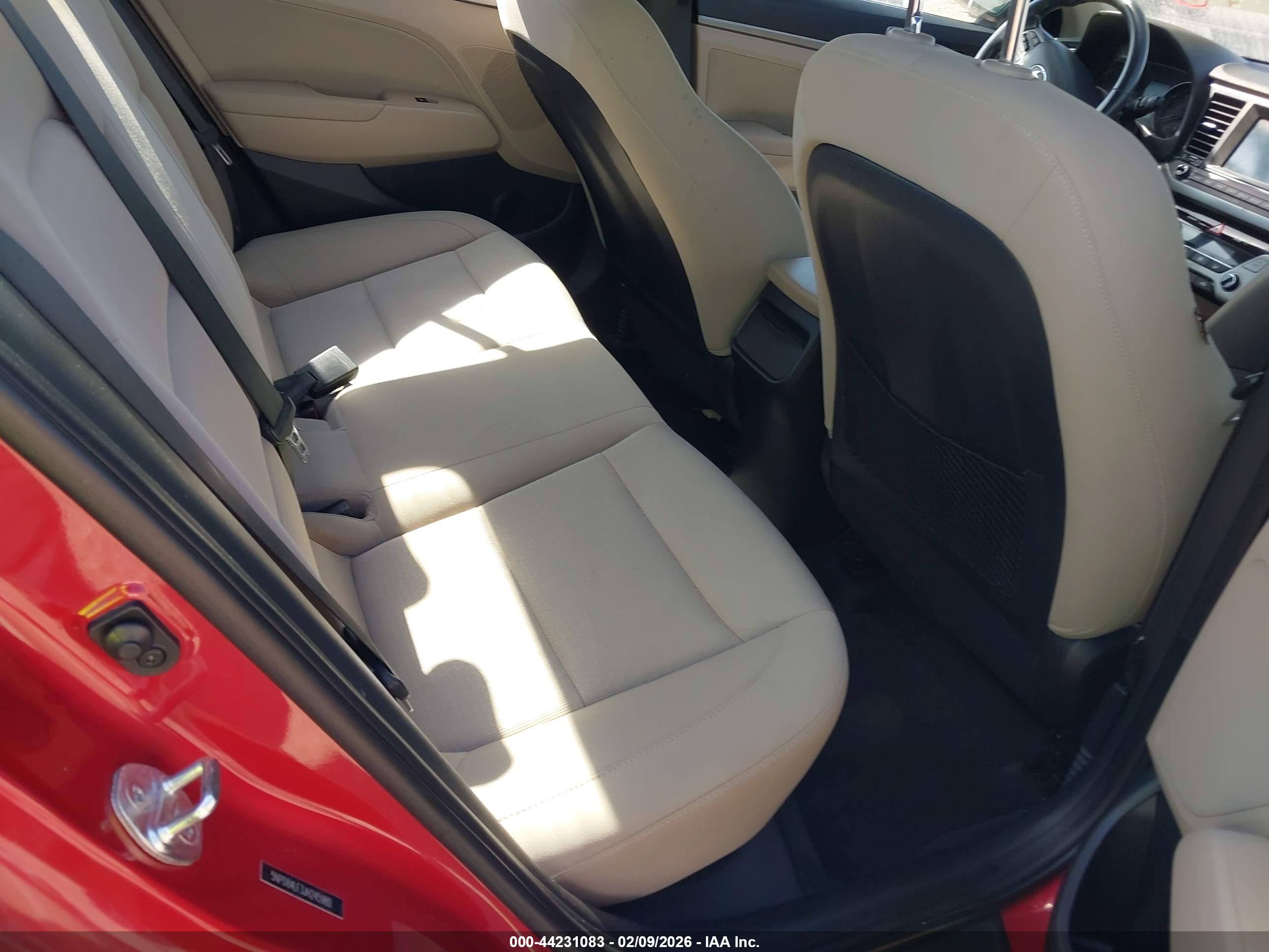 HYUNDAI ELANTRA image 8