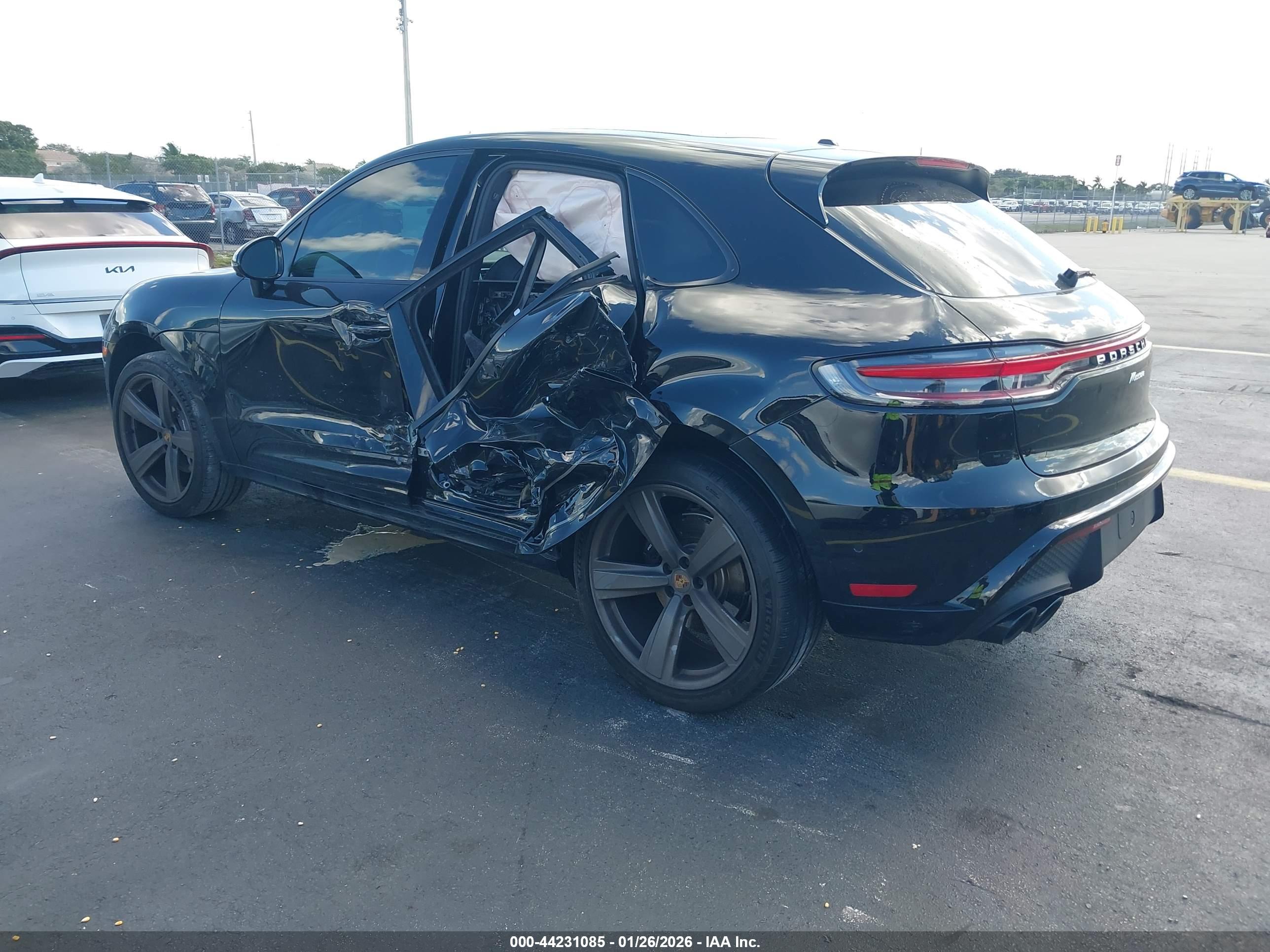PORSCHE MACAN image 3